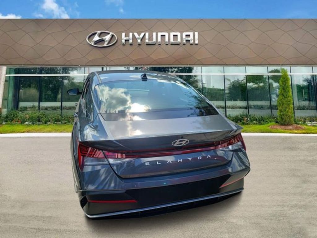 Certified 2025 Hyundai Elantra SEL Convenience Sedan