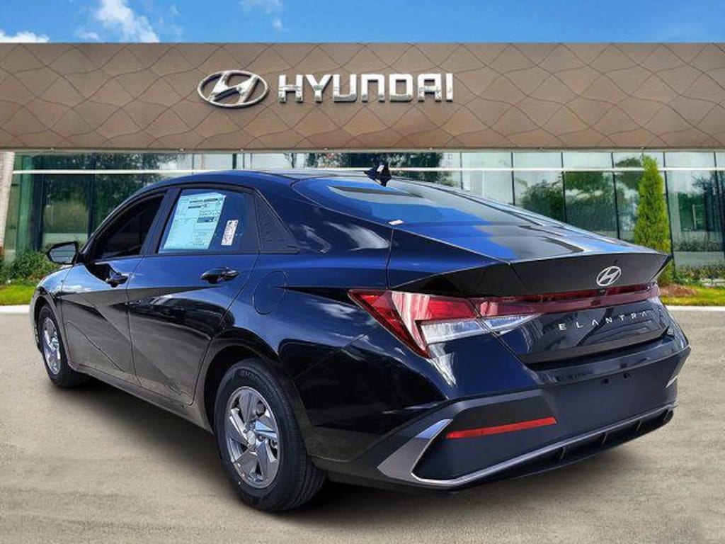 New 2026 Hyundai Elantra SE Sedan