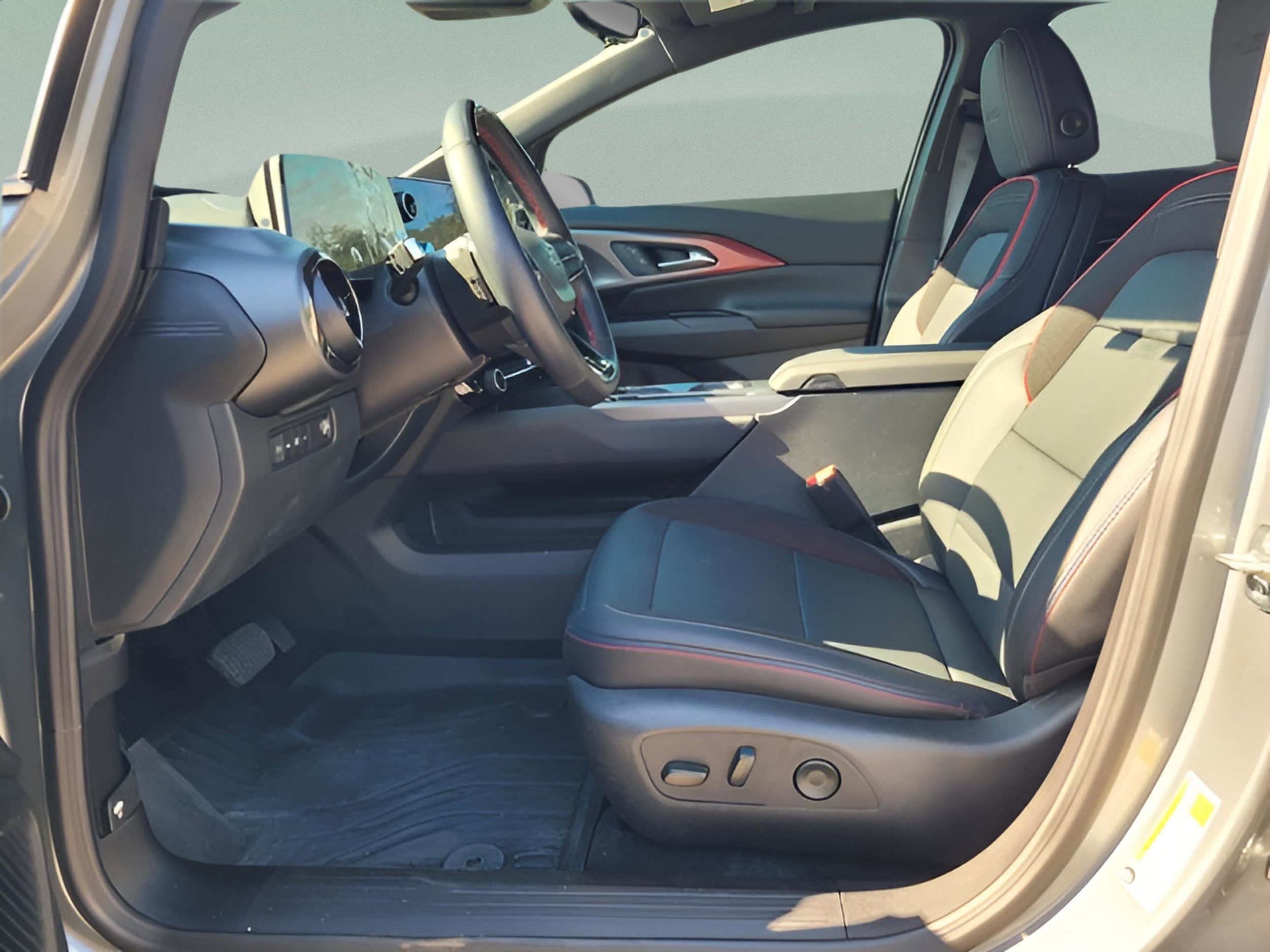2025 Chevrolet Equinox EV RS - Photo 18