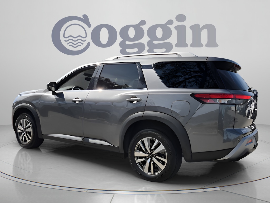 Used 2025 Nissan Pathfinder SL SUV