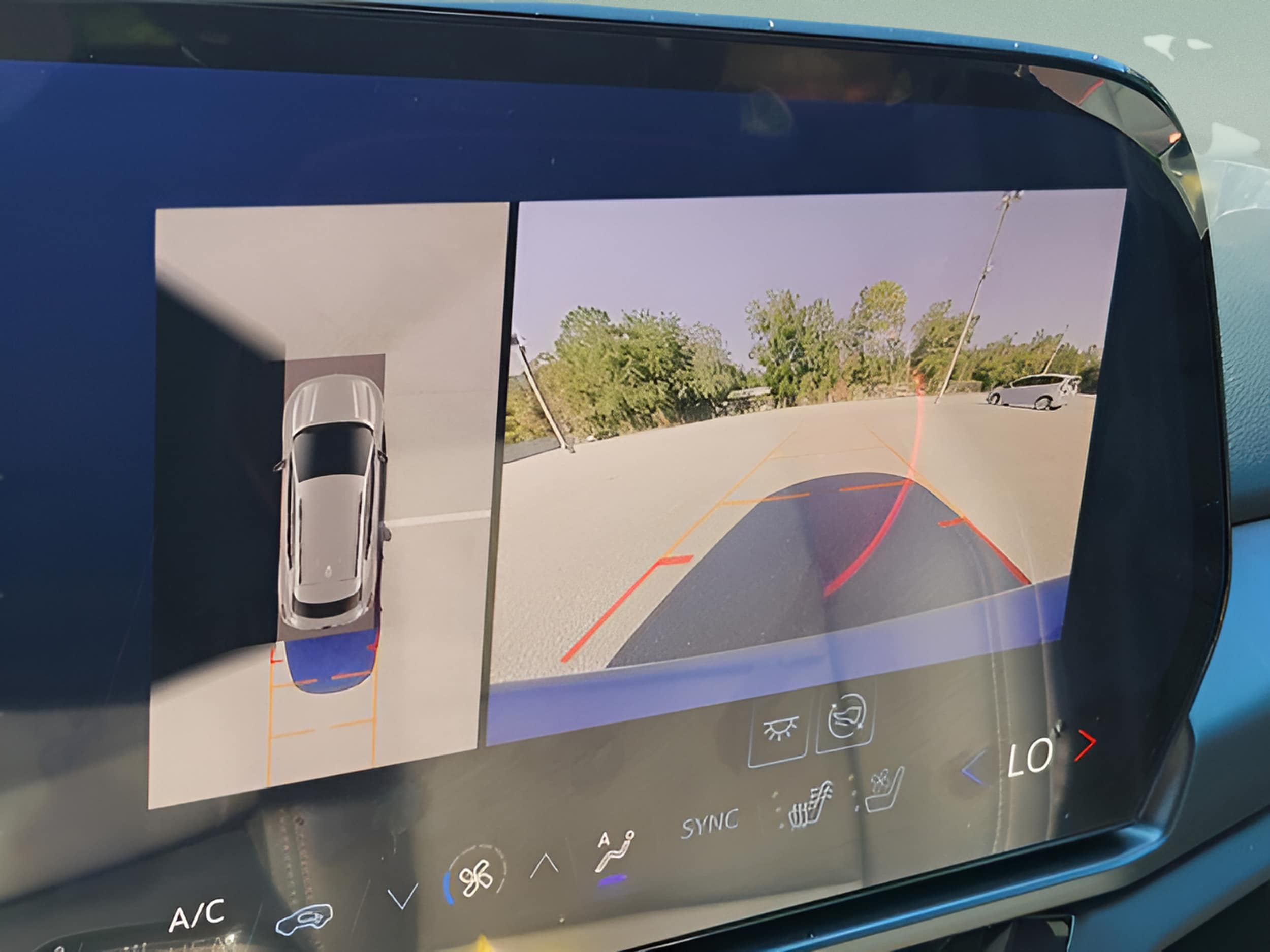 2025 Chevrolet Equinox EV RS - Photo 26