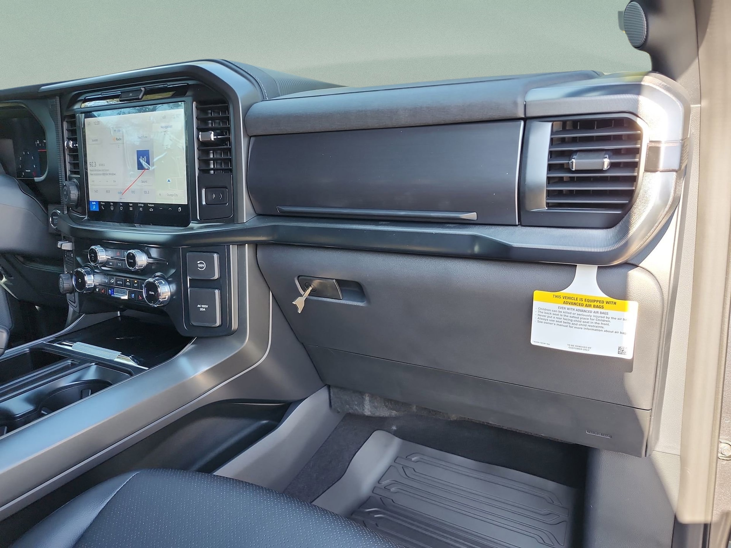 2025 Ford F-150 Lariat - Photo 15