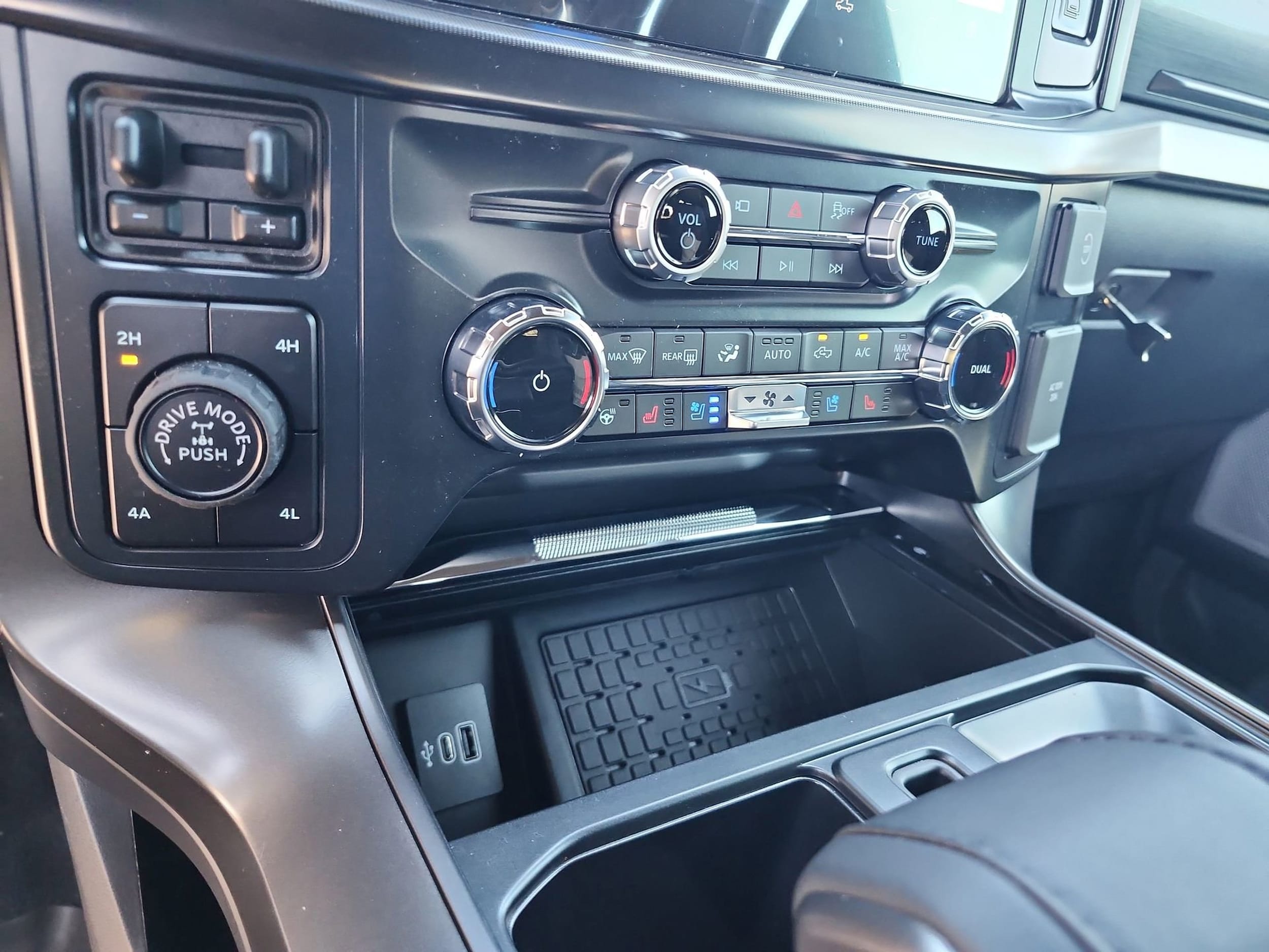 2025 Ford F-150 Lariat - Photo 13