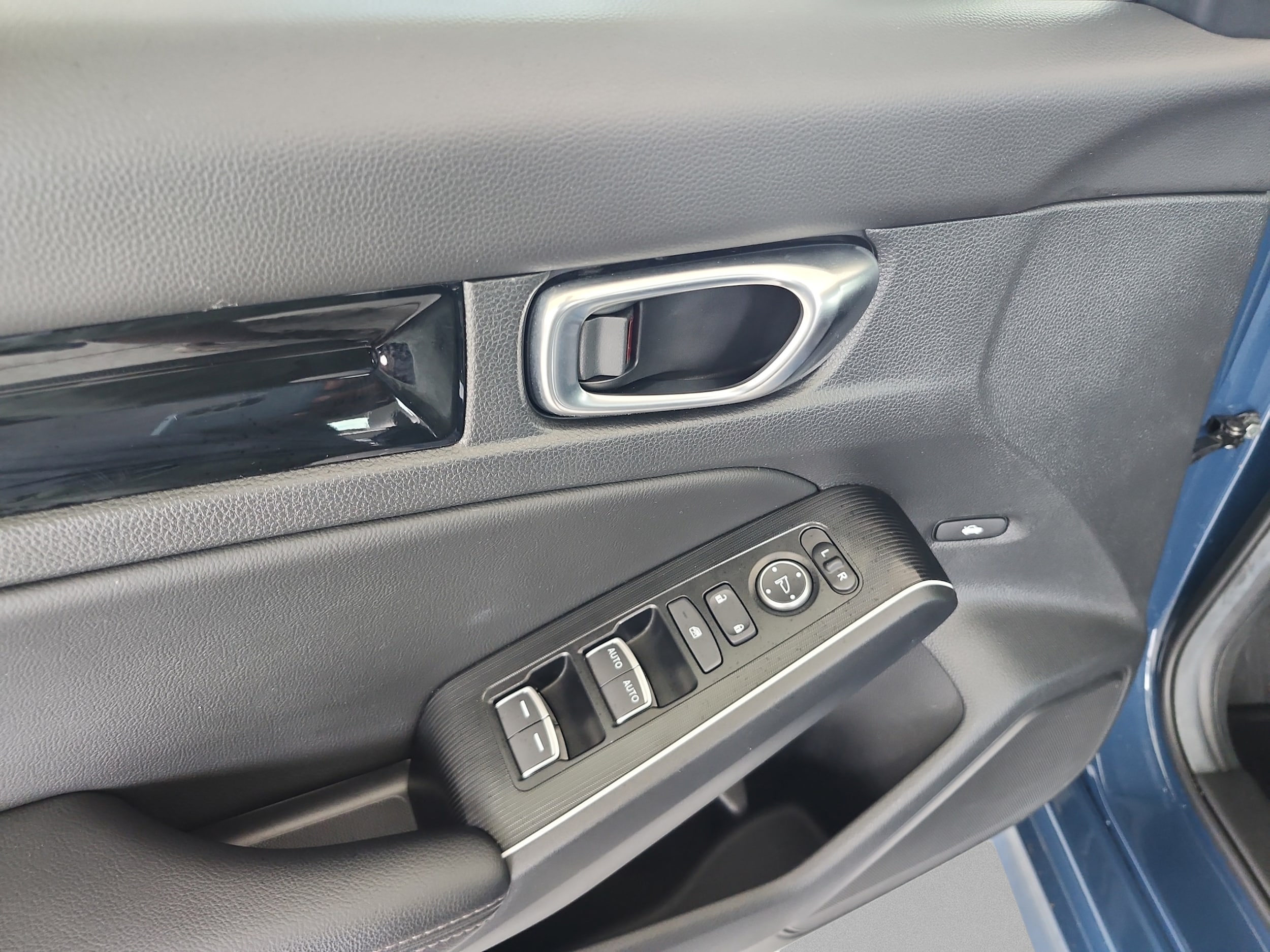 2025 Honda Civic Sport Touring - Photo 18
