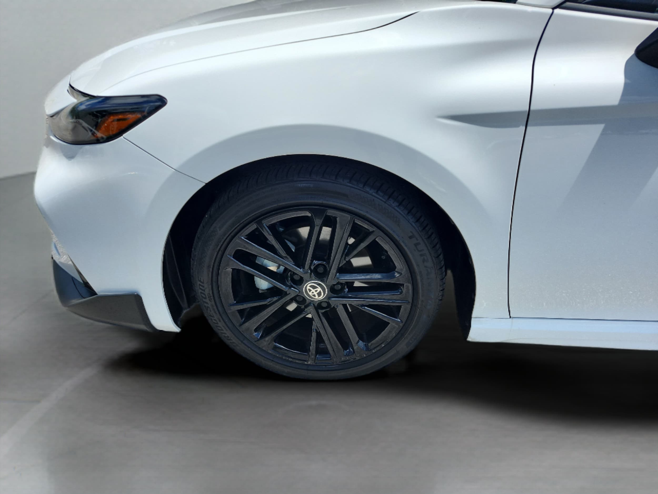 2025 Toyota Camry SE - Photo 27