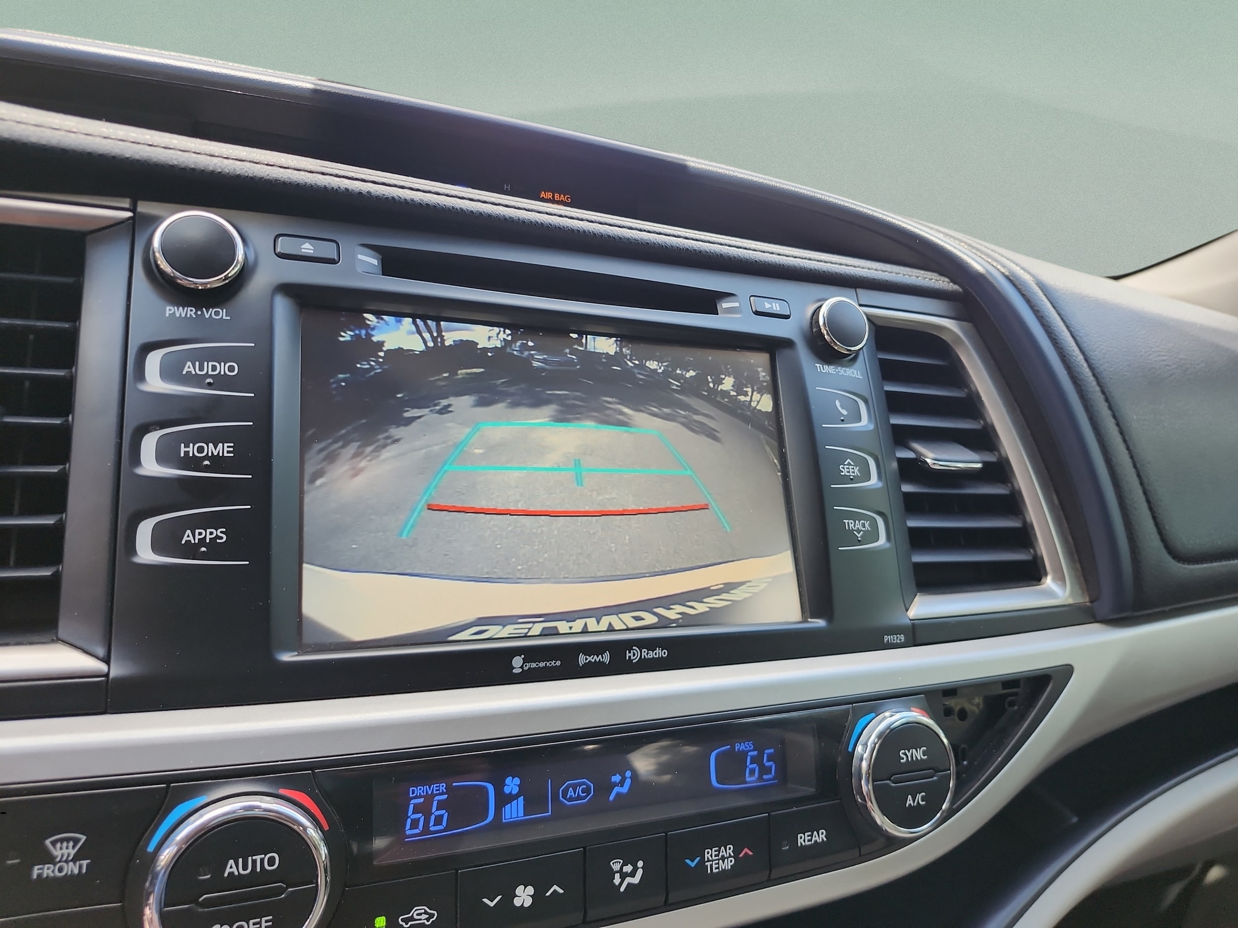 2018 Toyota Highlander LE Plus - Photo 25