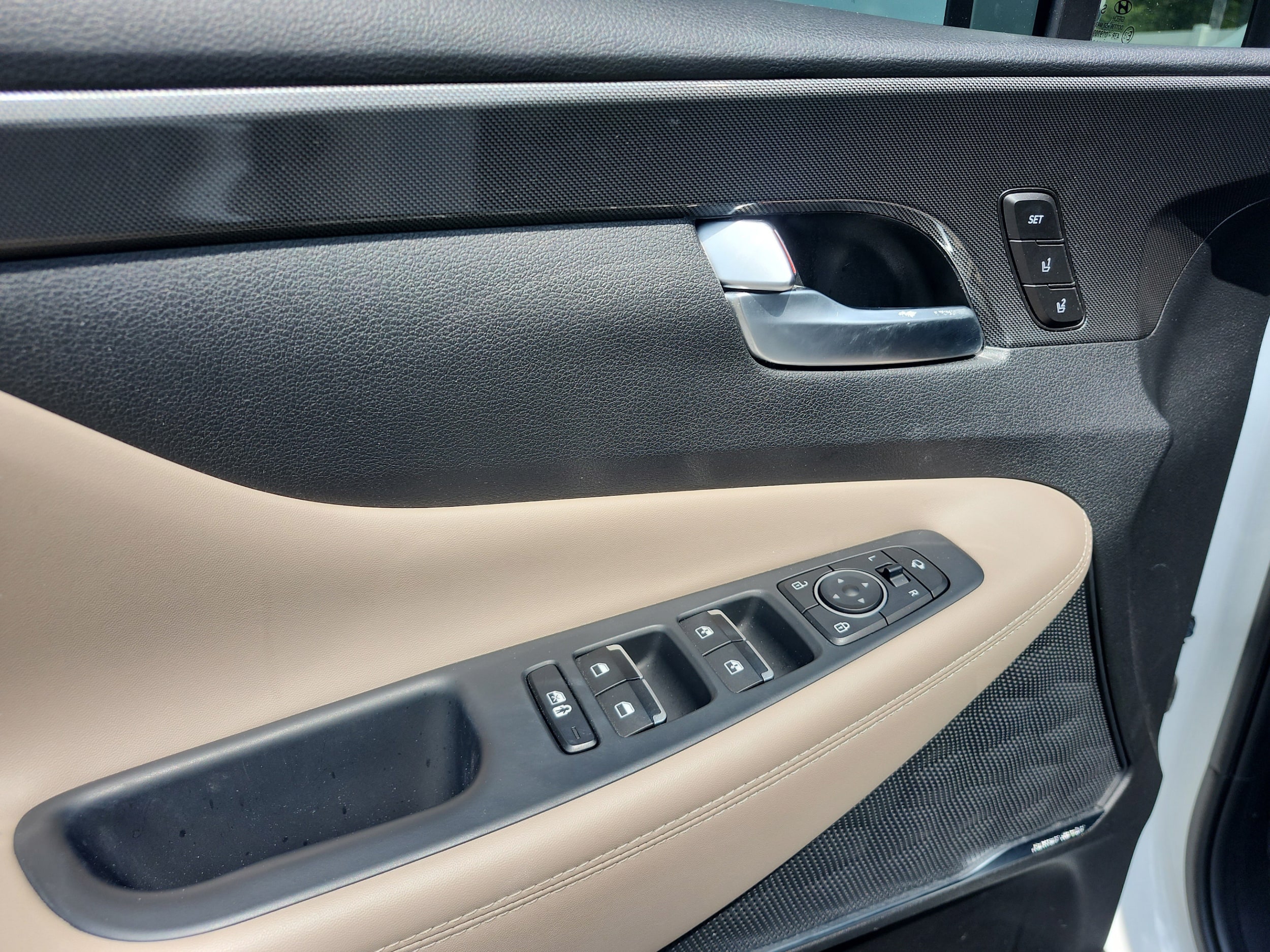 2023 Hyundai Santa Fe Limited - Photo 16