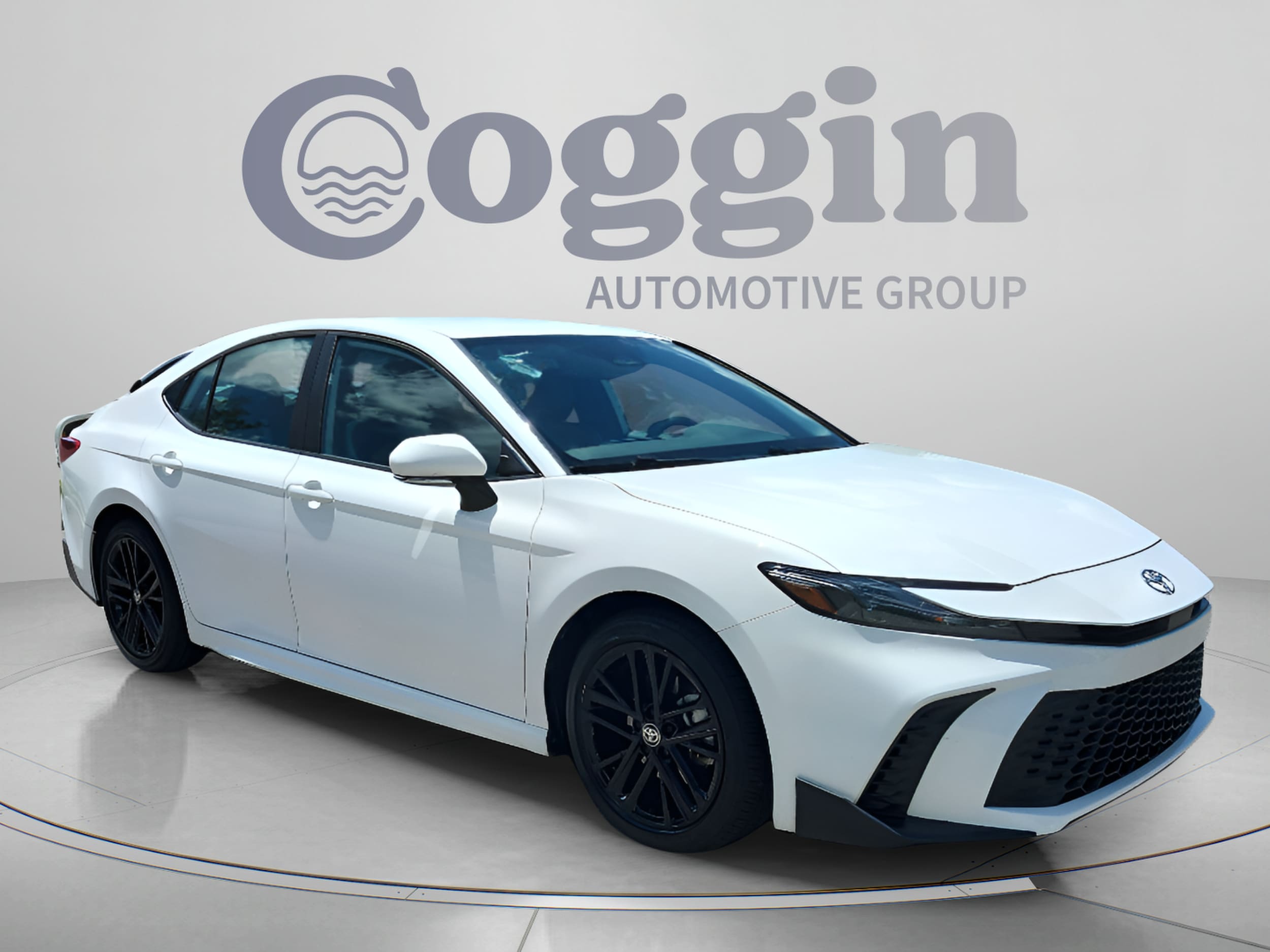 2025 Toyota Camry SE - Photo 8