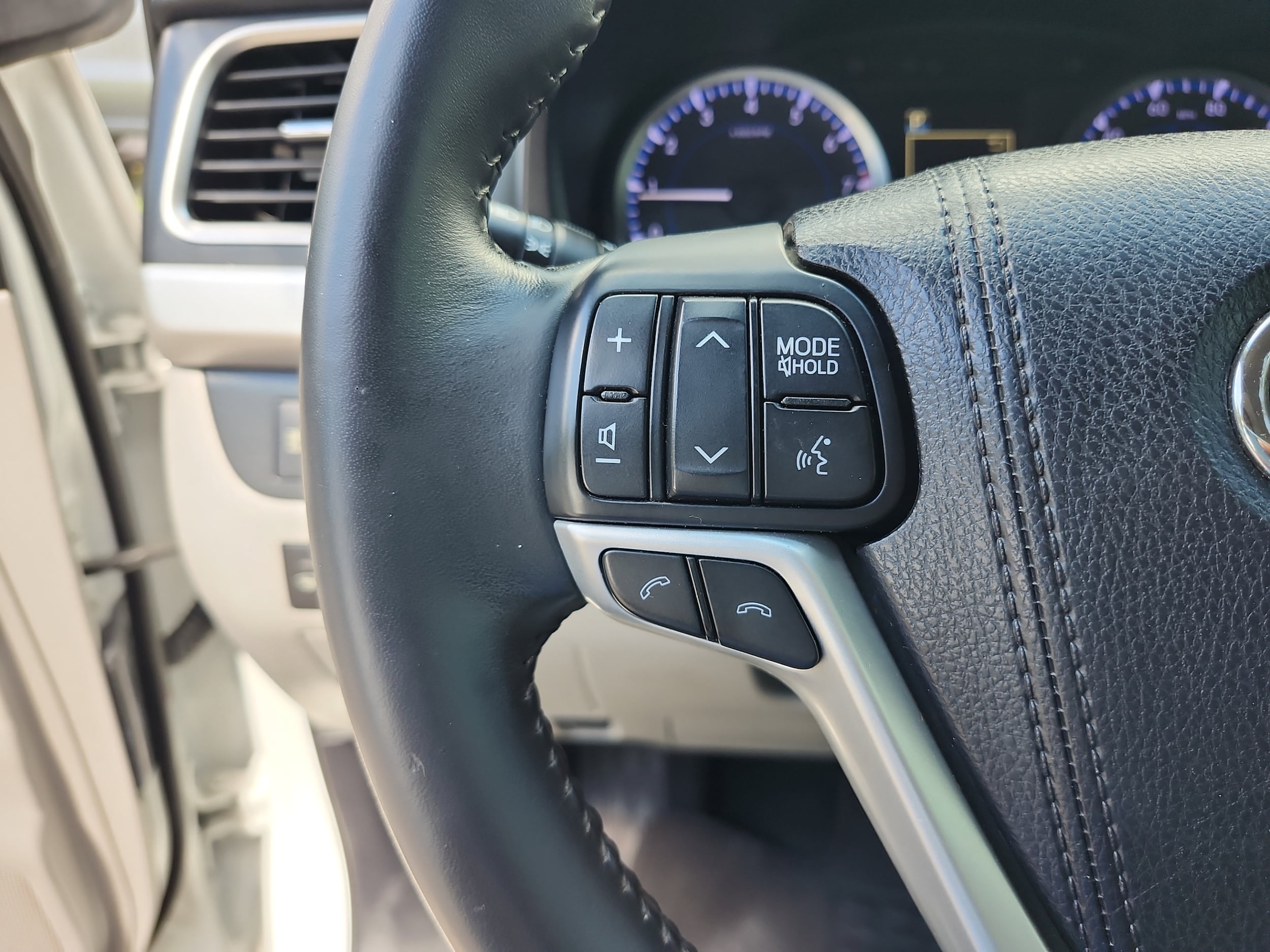 2018 Toyota Highlander LE Plus - Photo 13