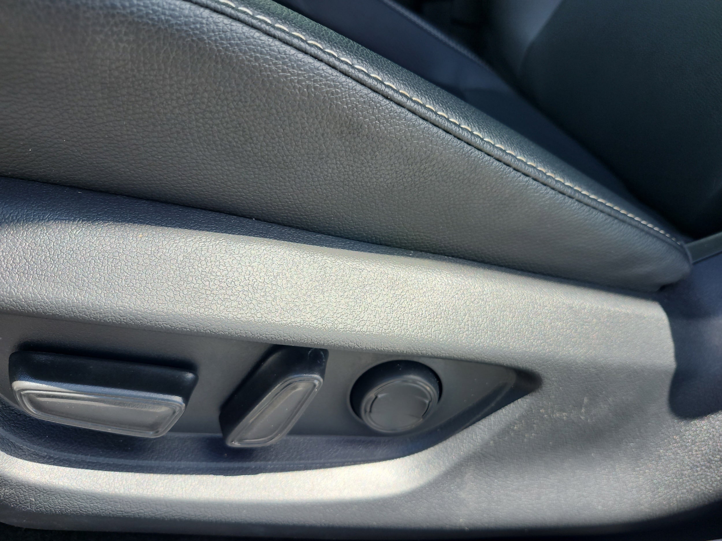 2025 Toyota Camry SE - Photo 14