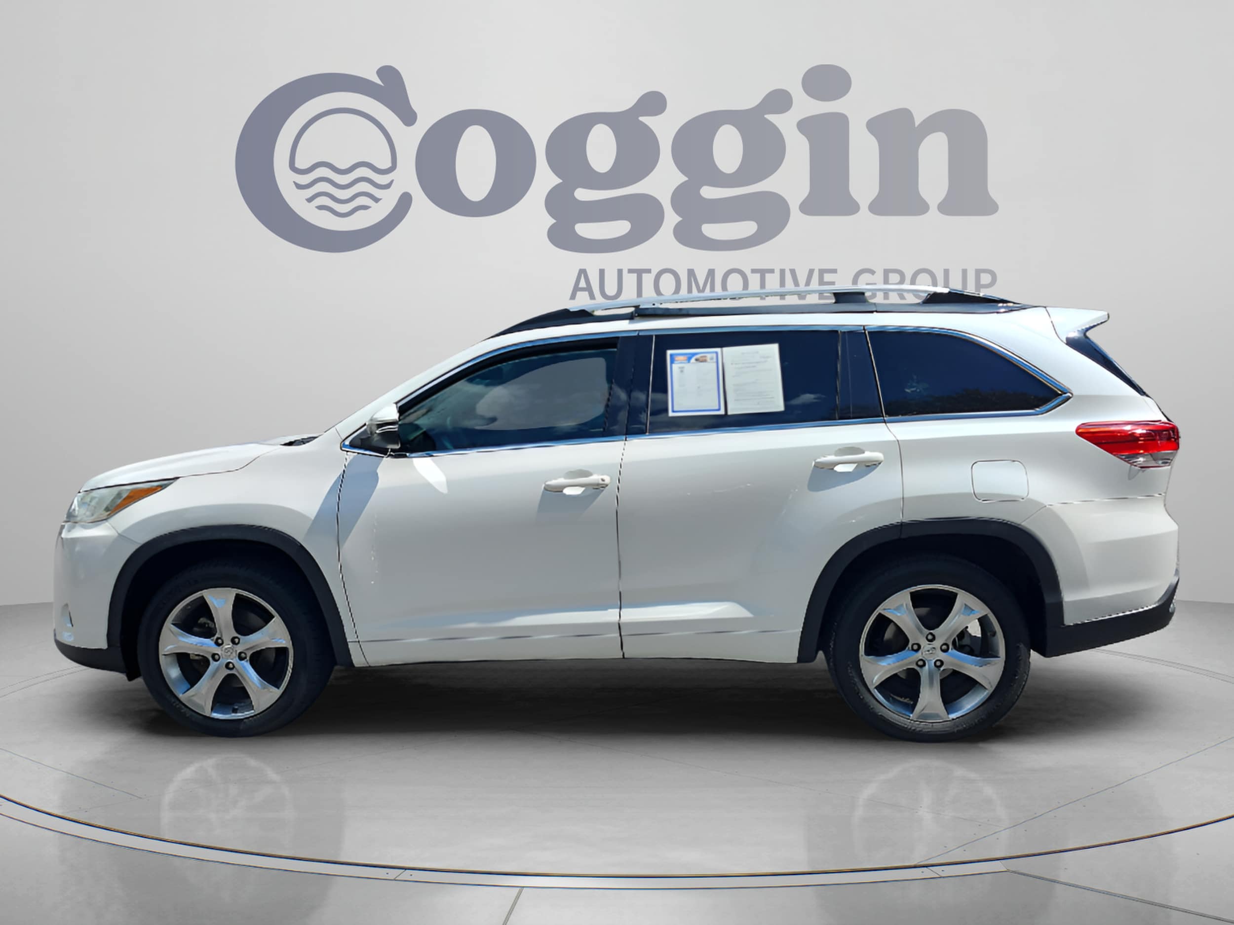 2018 Toyota Highlander LE Plus - Photo 2