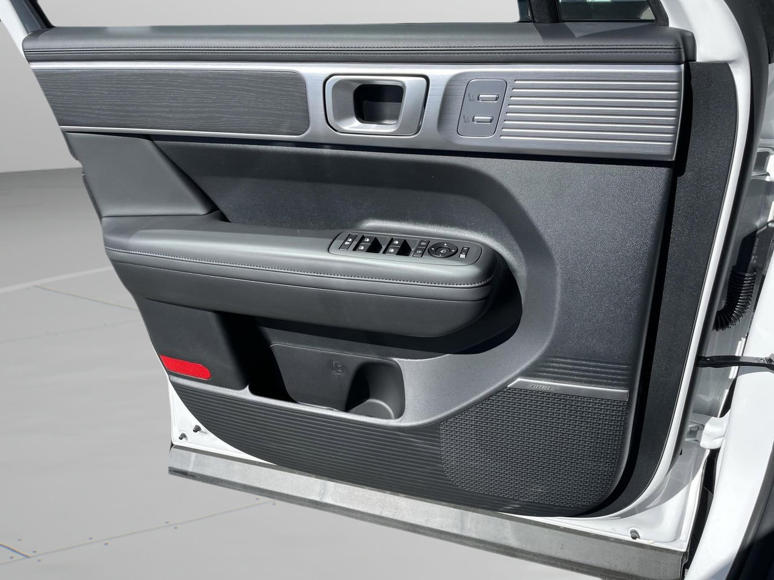 2026 Hyundai Santa Fe Limited - Photo 15