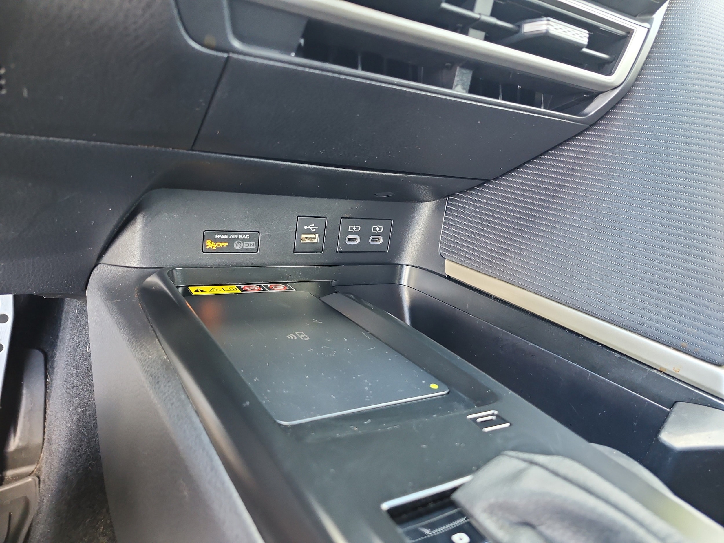 2025 Toyota Camry SE - Photo 26