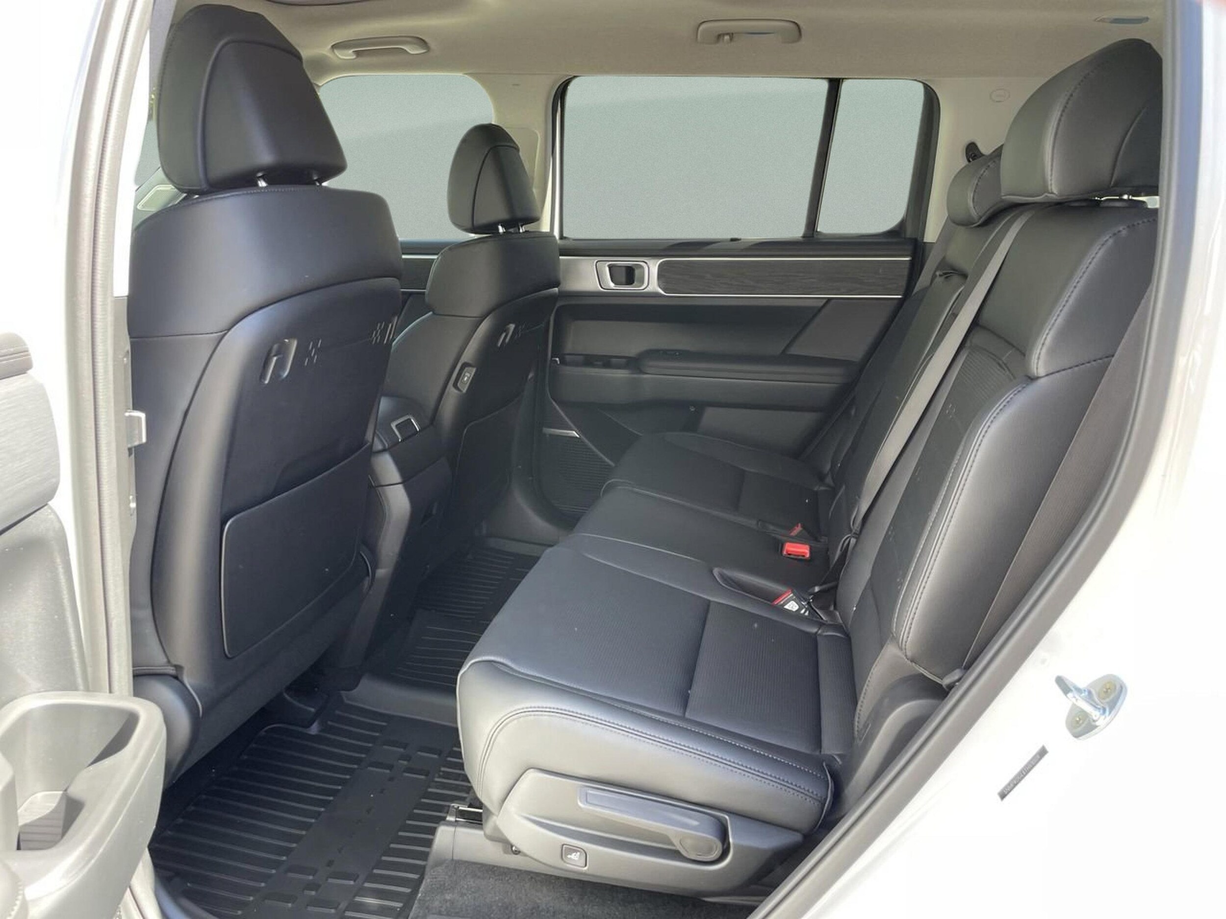 2026 Hyundai Santa Fe Limited - Photo 16