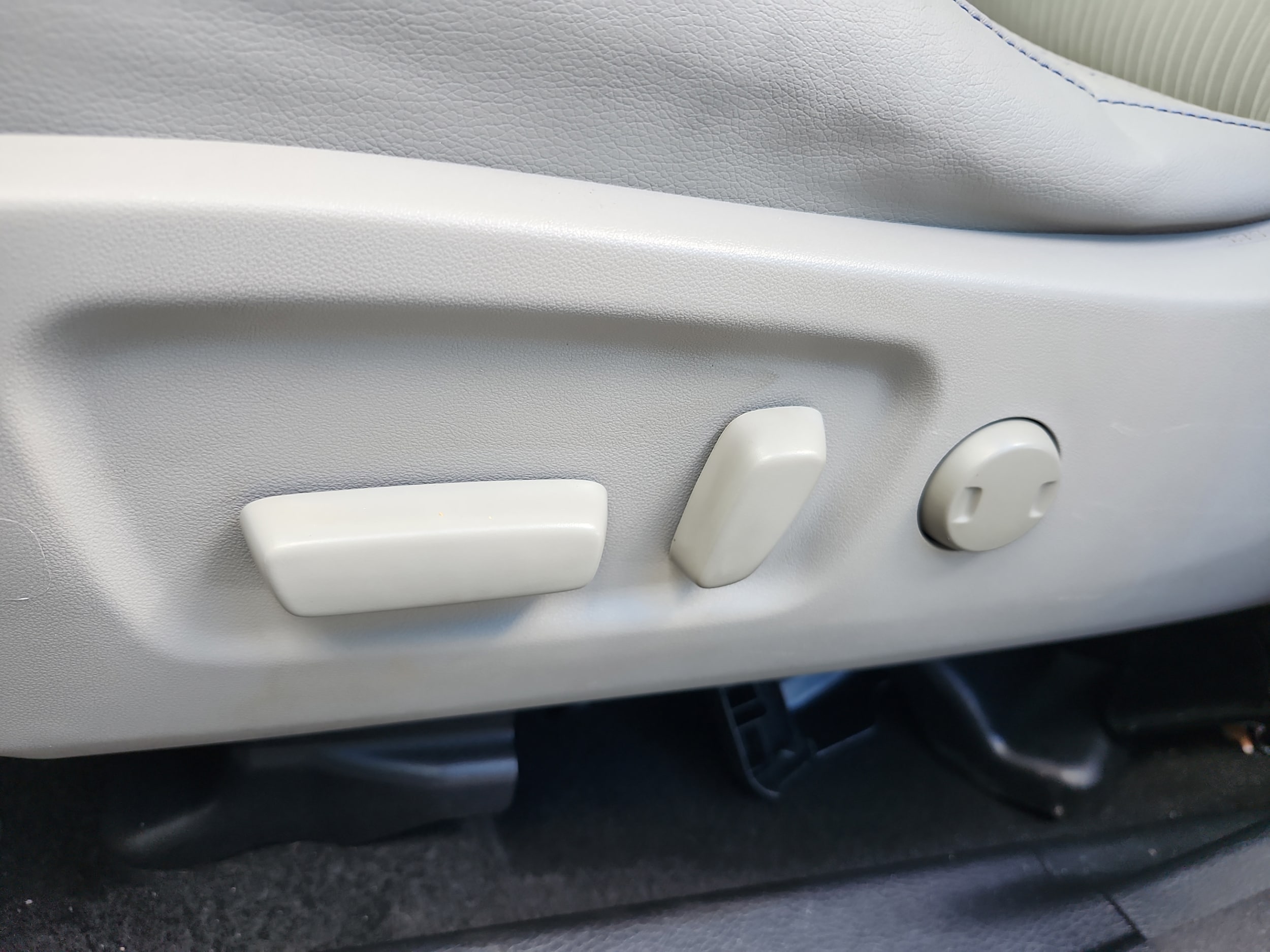 2018 Toyota Highlander LE Plus - Photo 15