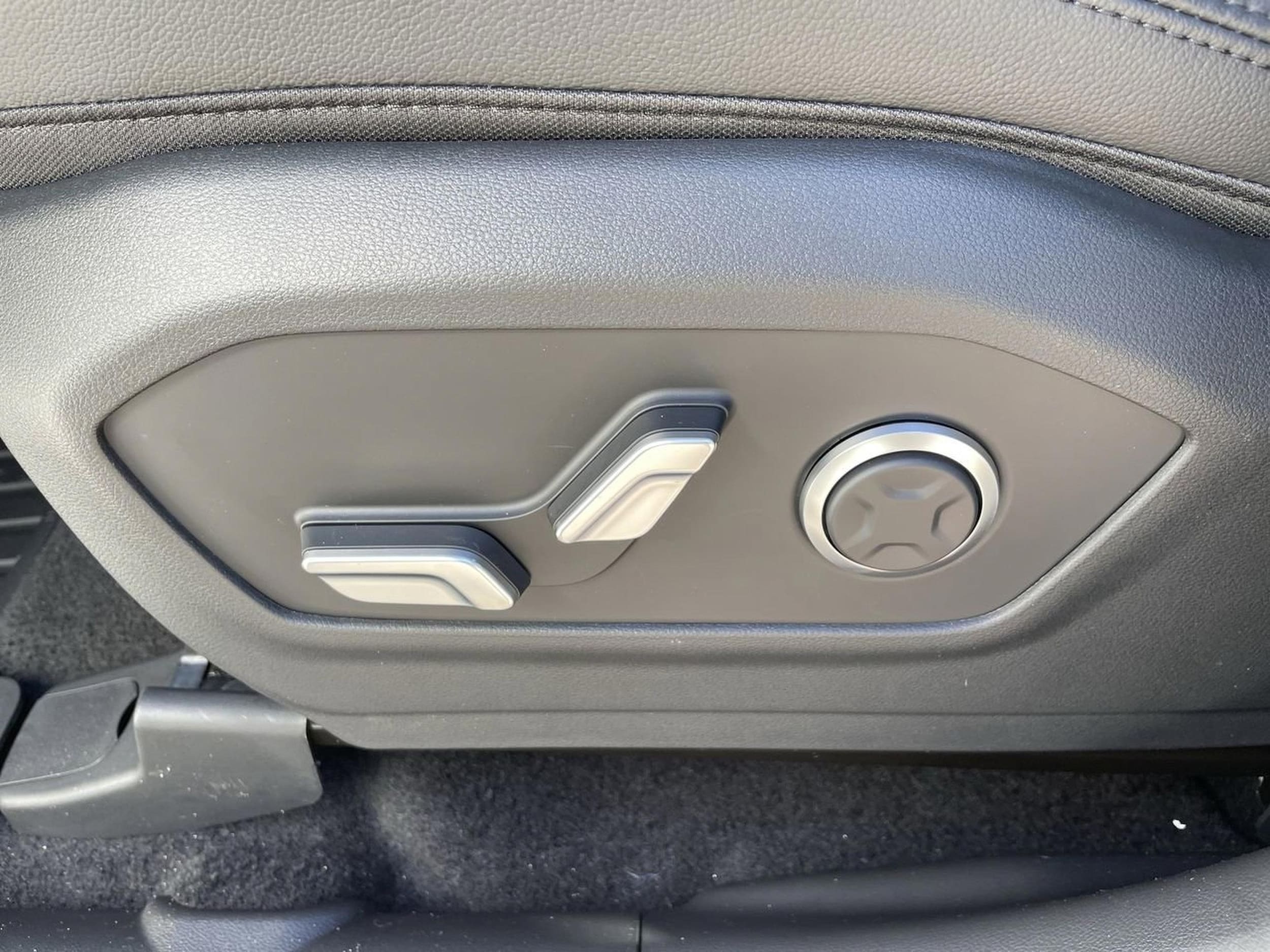 2026 Hyundai Santa Fe Limited - Photo 13