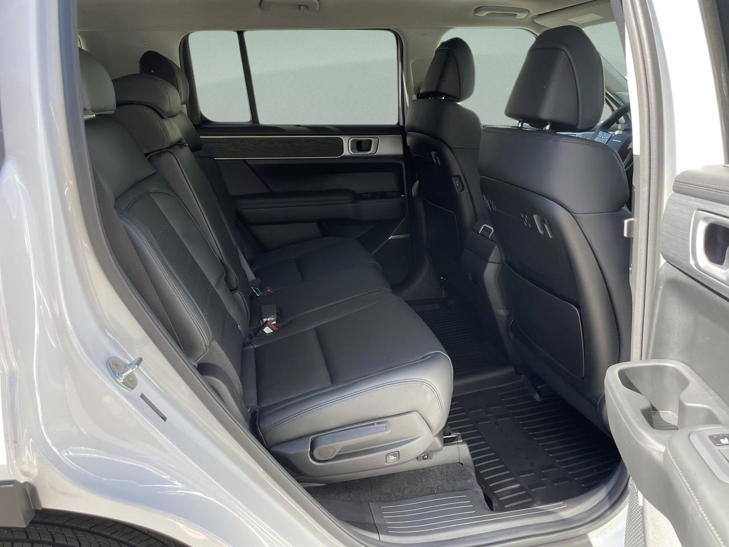 2026 Hyundai Santa Fe Limited - Photo 17