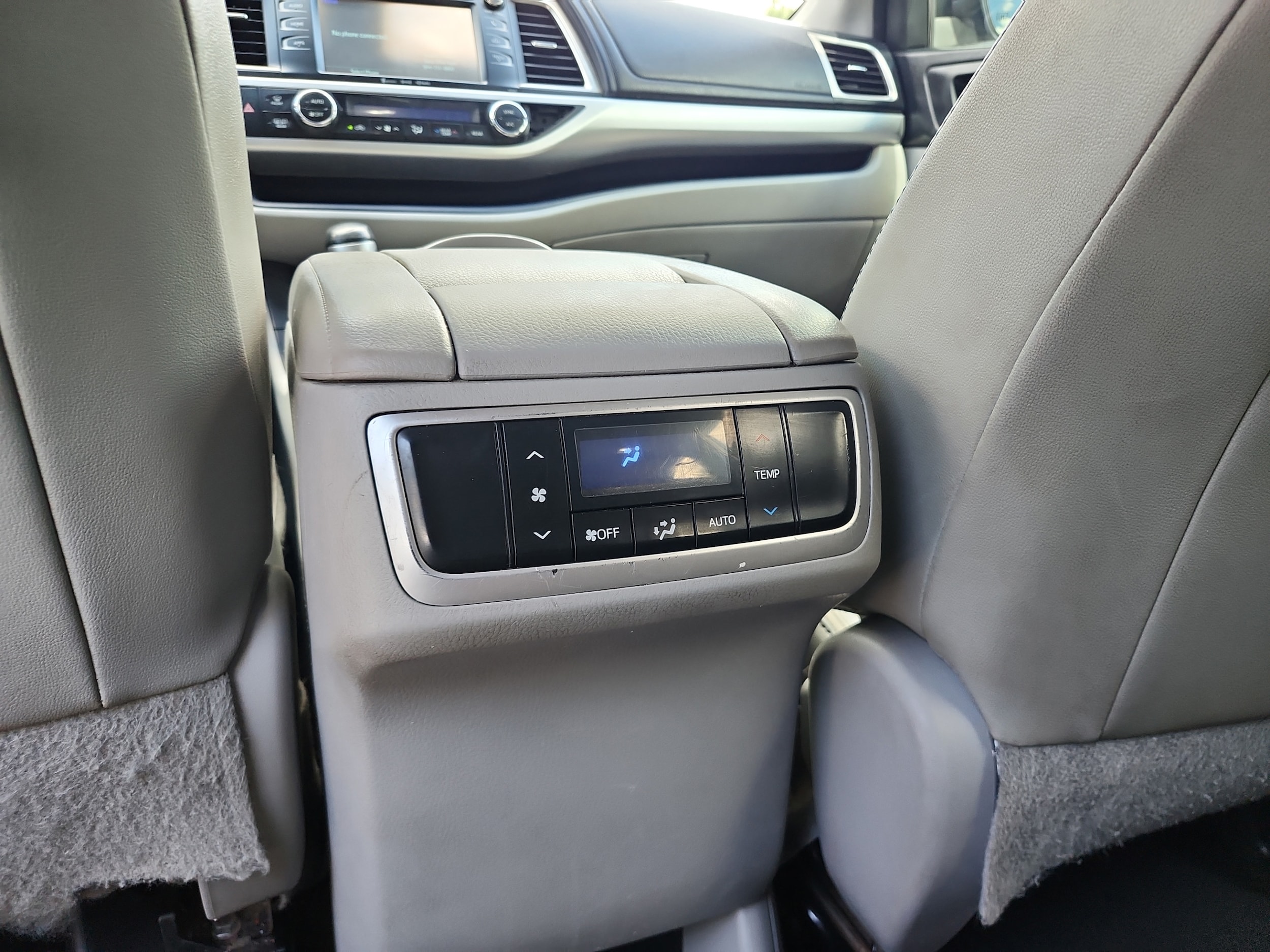 2018 Toyota Highlander LE Plus - Photo 18