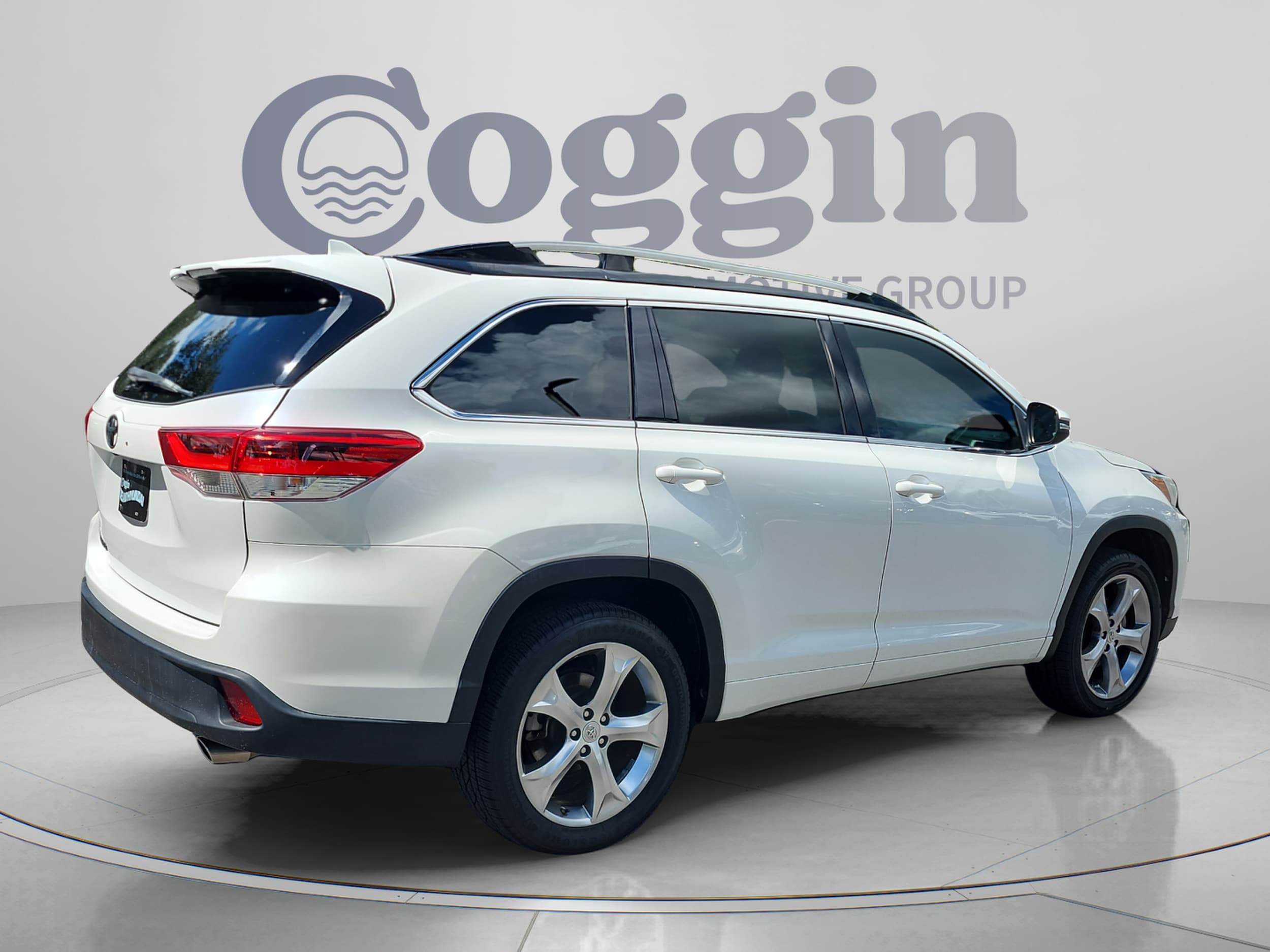 2018 Toyota Highlander LE Plus - Photo 6