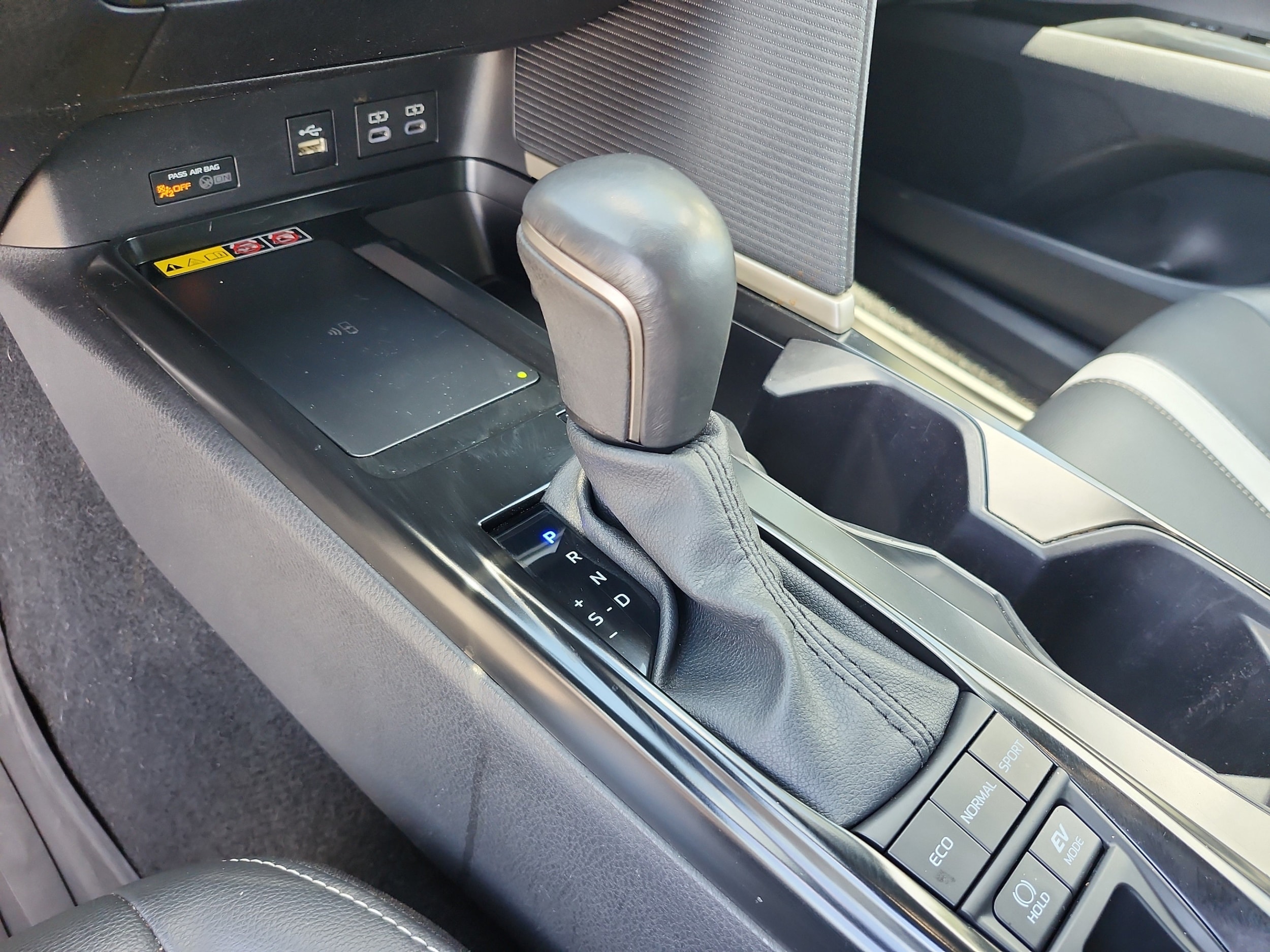 2025 Toyota Camry SE - Photo 13