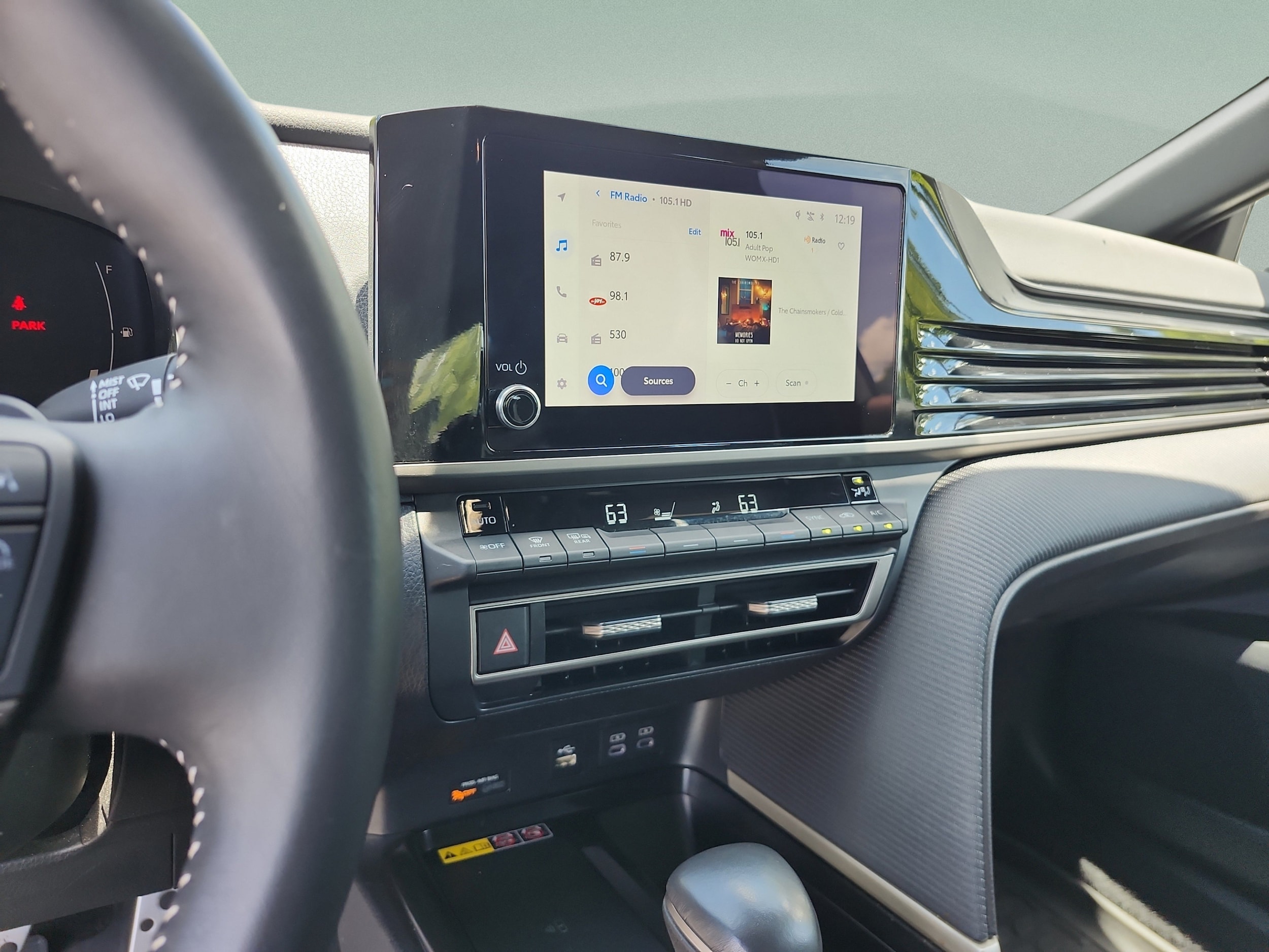 2025 Toyota Camry SE - Photo 11