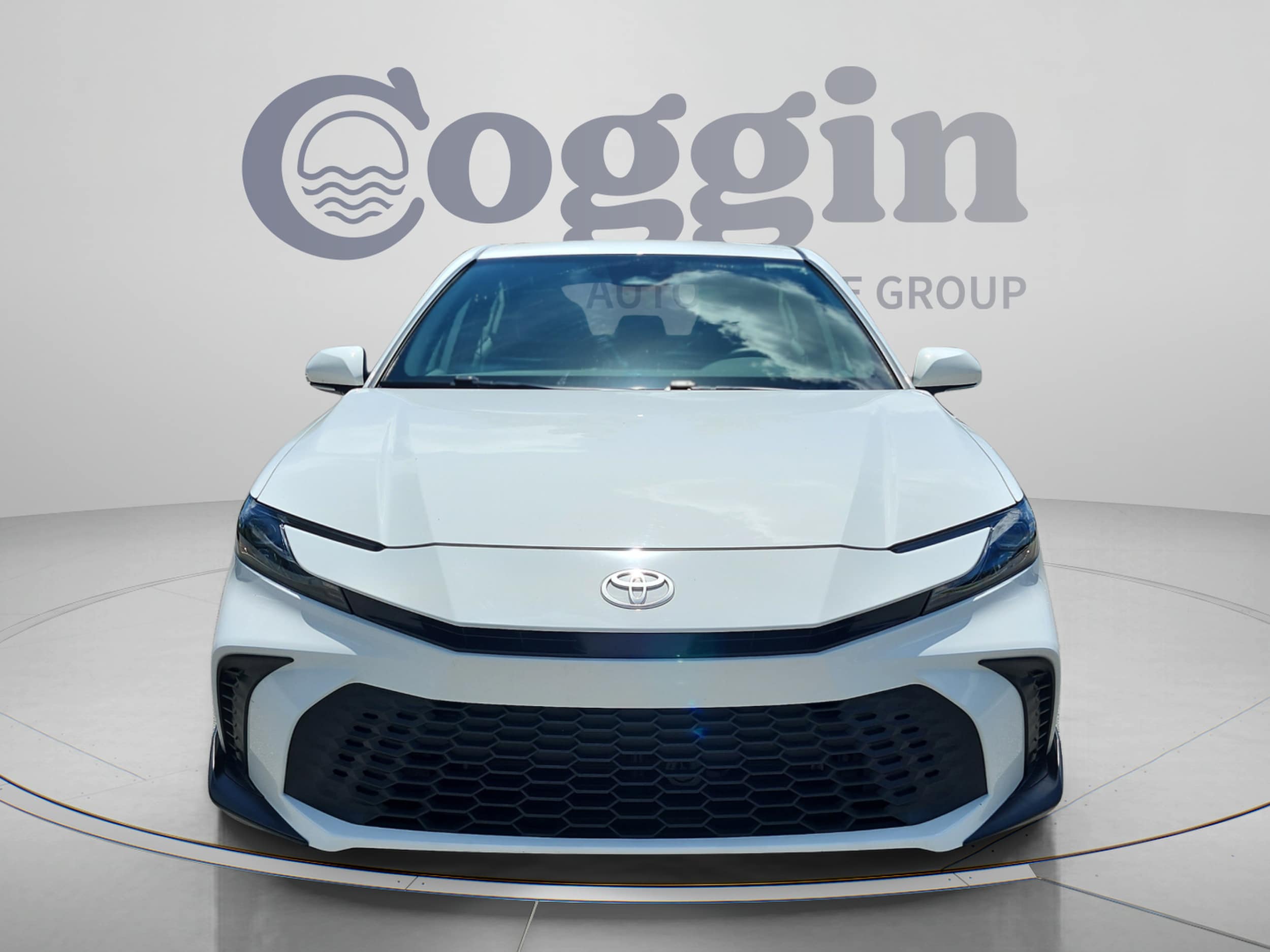 2025 Toyota Camry SE - Photo 9