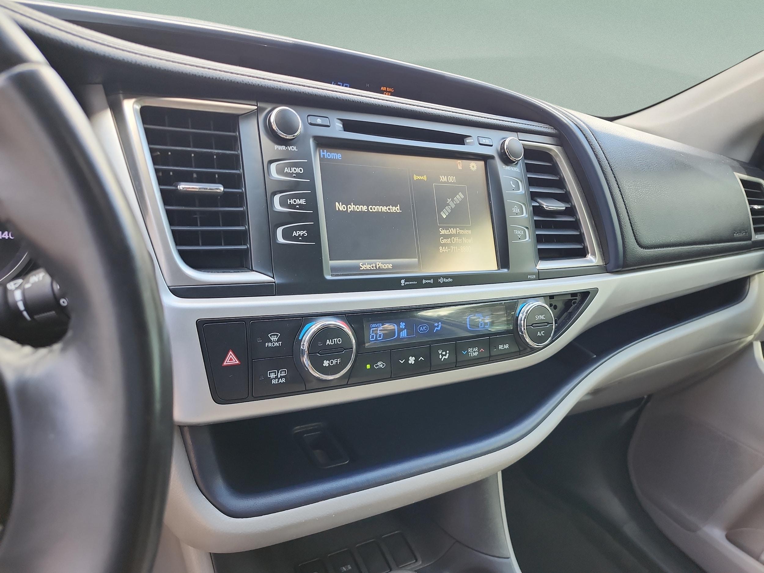 2018 Toyota Highlander LE Plus - Photo 12