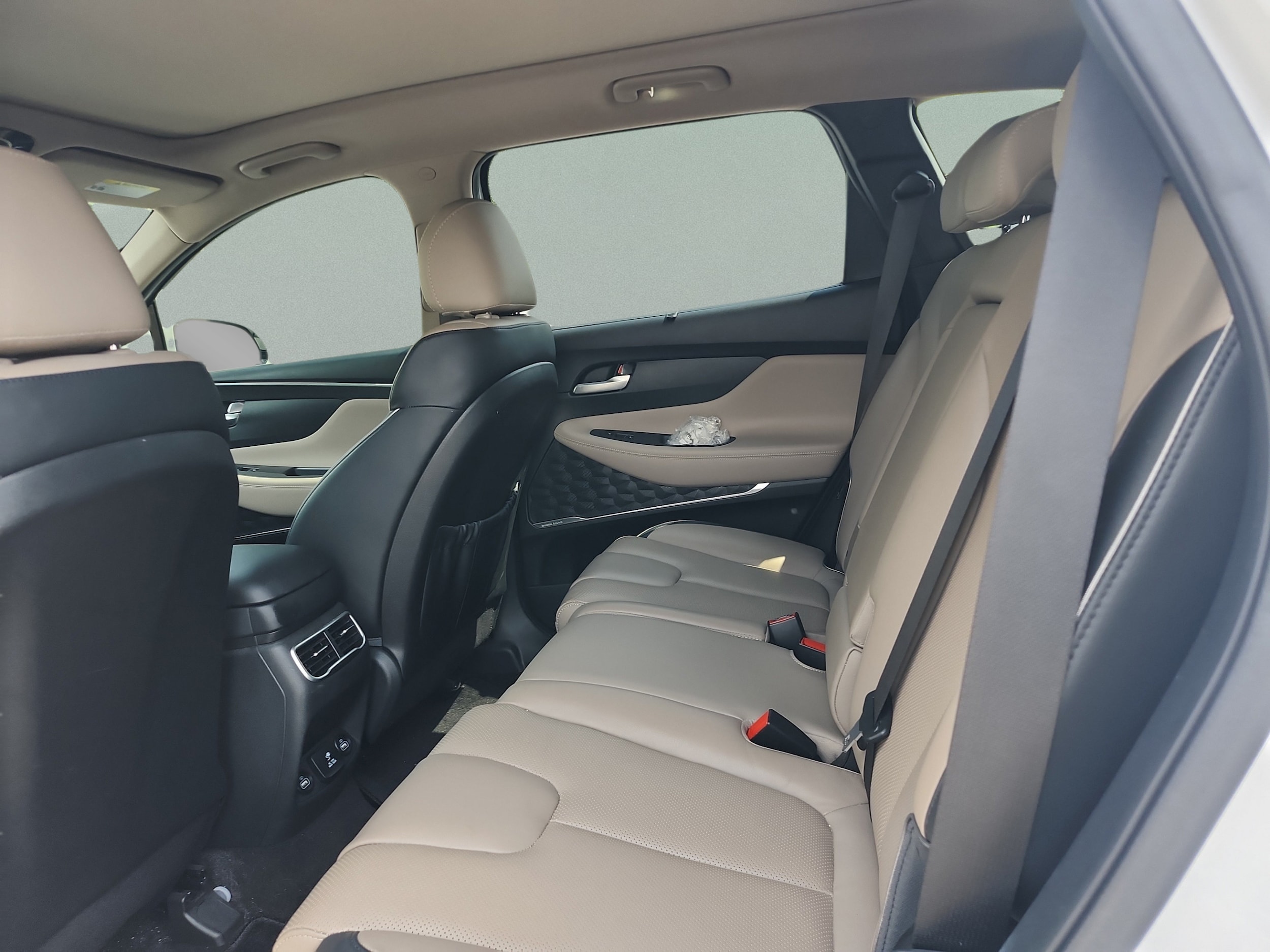 2023 Hyundai Santa Fe Limited - Photo 17