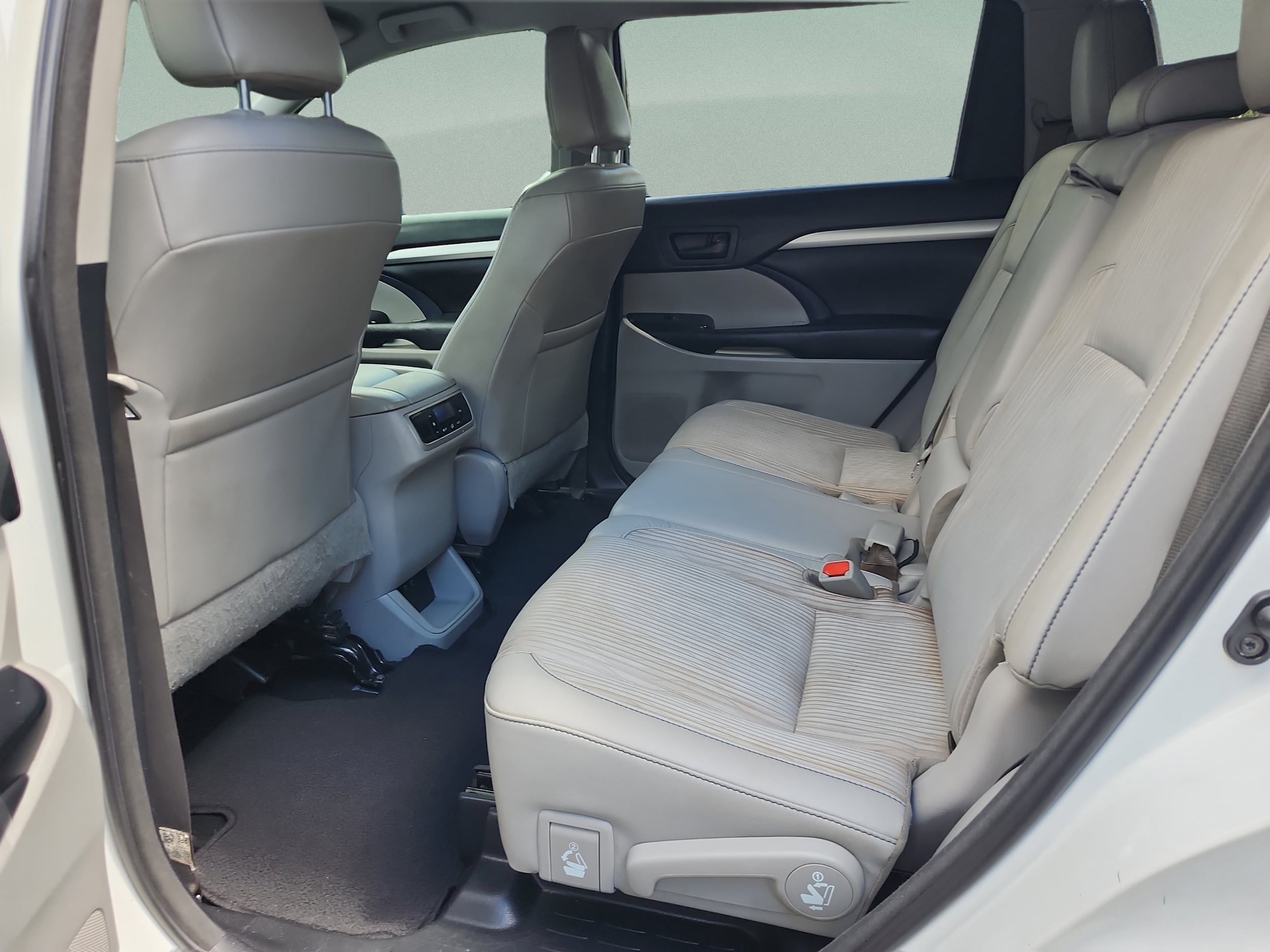 2018 Toyota Highlander LE Plus - Photo 17