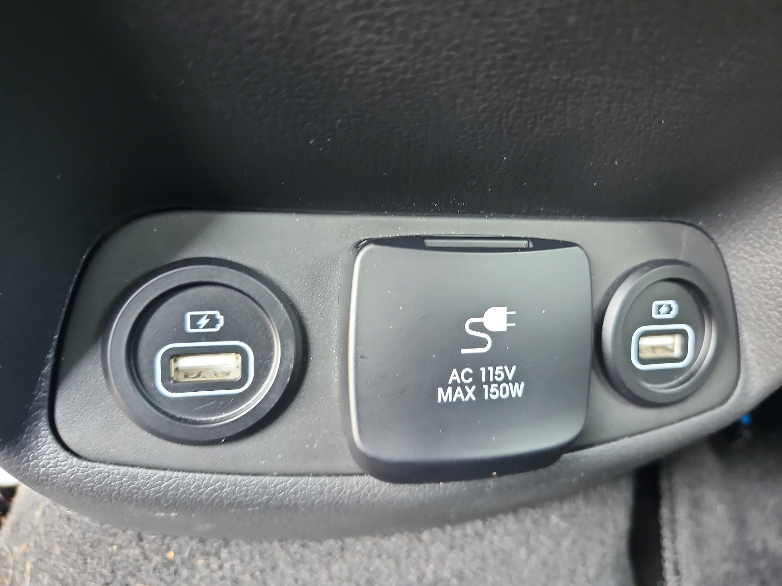 2023 Hyundai Santa Fe Limited - Photo 18