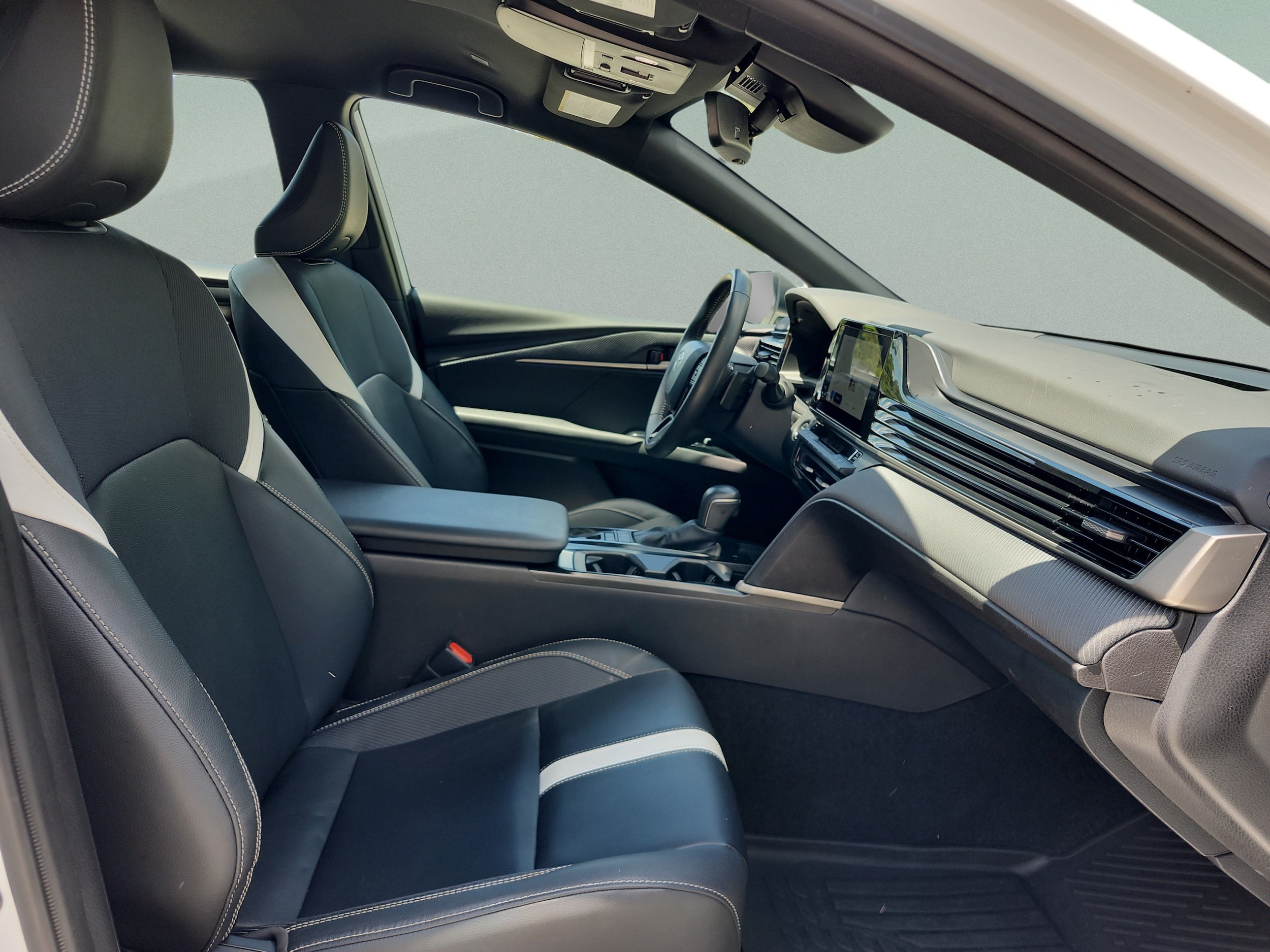 2025 Toyota Camry SE - Photo 19