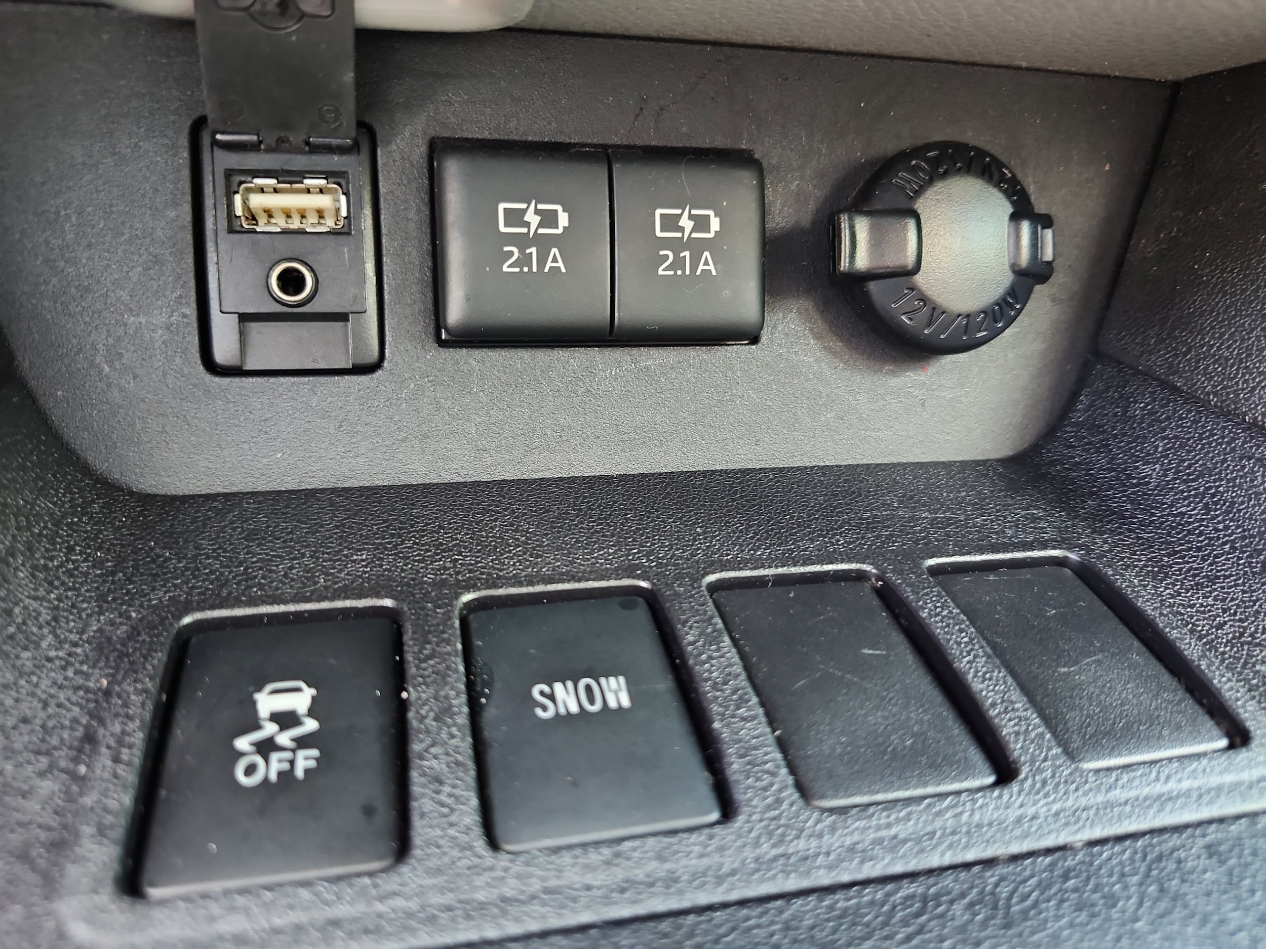 2018 Toyota Highlander LE Plus - Photo 26