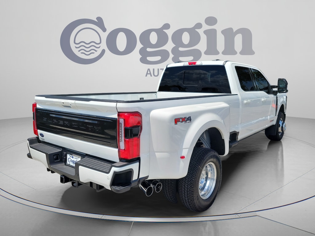 New 2026 Ford F-350 Platinum Truck Crew Cab