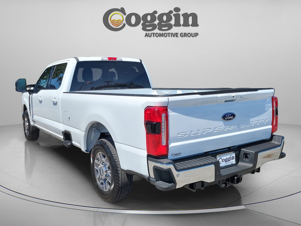 New 2026 Ford F-250 LARIAT Truck Crew Cab