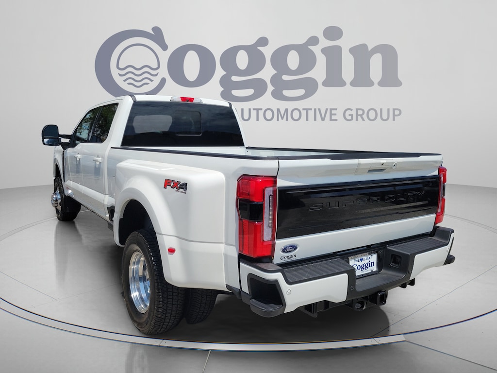 New 2026 Ford F-350 Platinum Truck Crew Cab