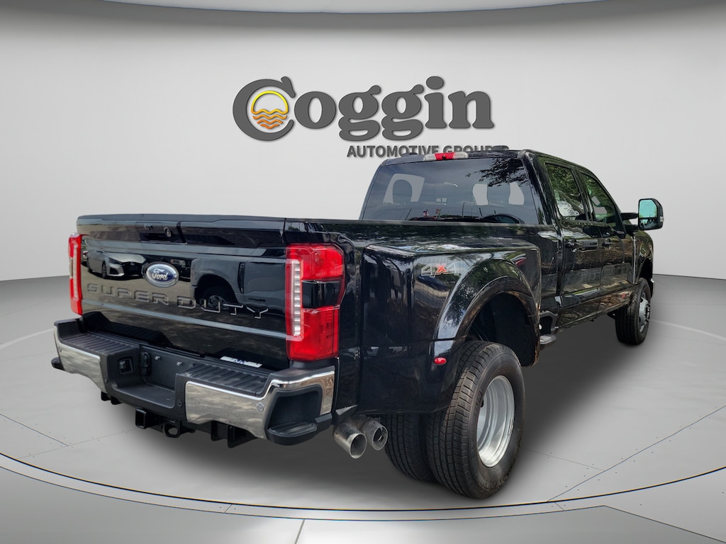 New 2026 Ford F-350 XLT Truck Crew Cab