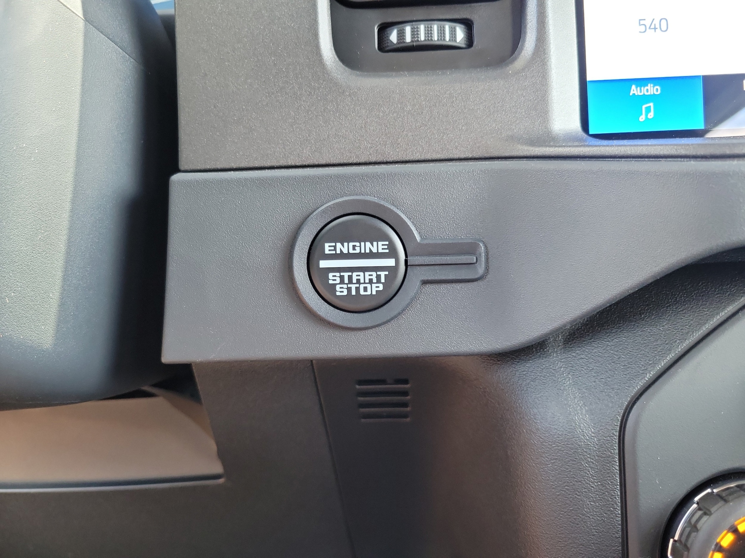 2025 Ford Bronco 4-Door Base - Photo 26