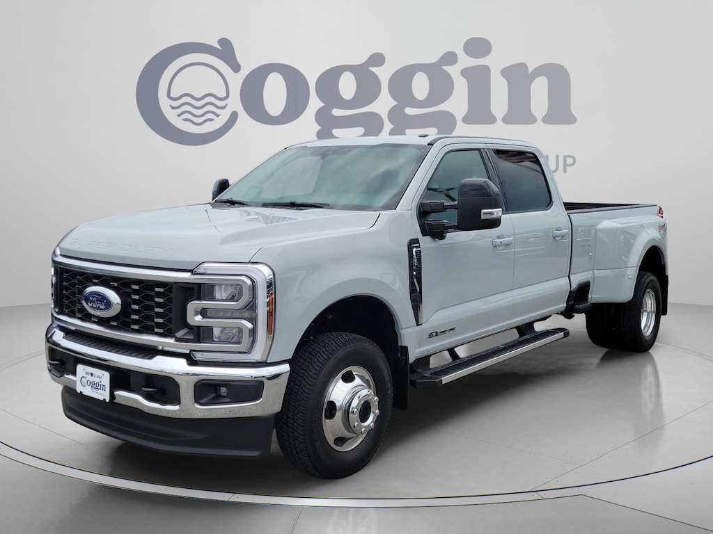 New 2026 Ford F-350 LARIAT Truck Crew Cab
