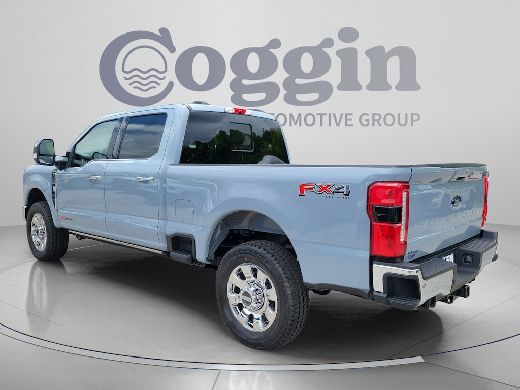 New 2026 Ford F-250 LARIAT Truck Crew Cab