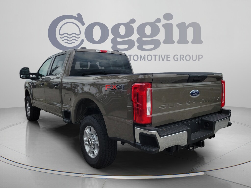 New 2026 Ford F-250 XLT Truck Crew Cab