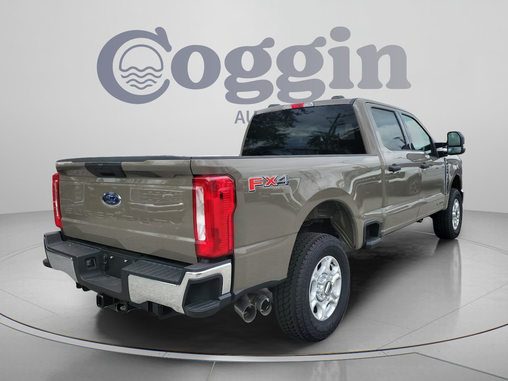 New 2026 Ford F-250 XLT Truck Crew Cab