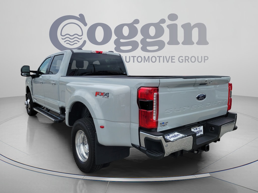 New 2026 Ford F-350 LARIAT Truck Crew Cab