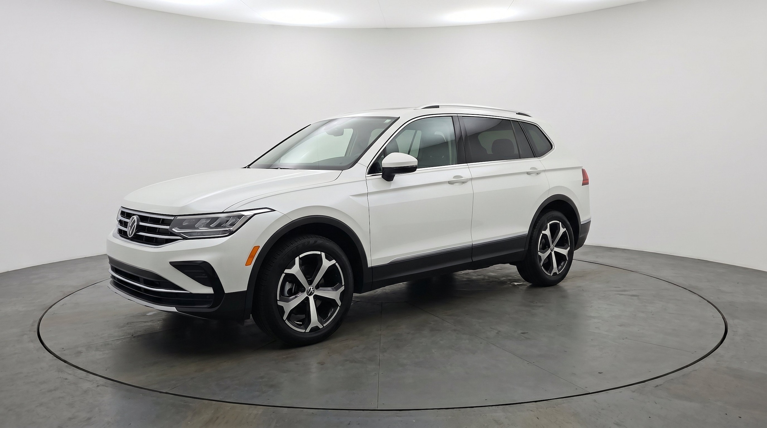 Thumbnail: 2026 Volkswagen Tiguan - 3
