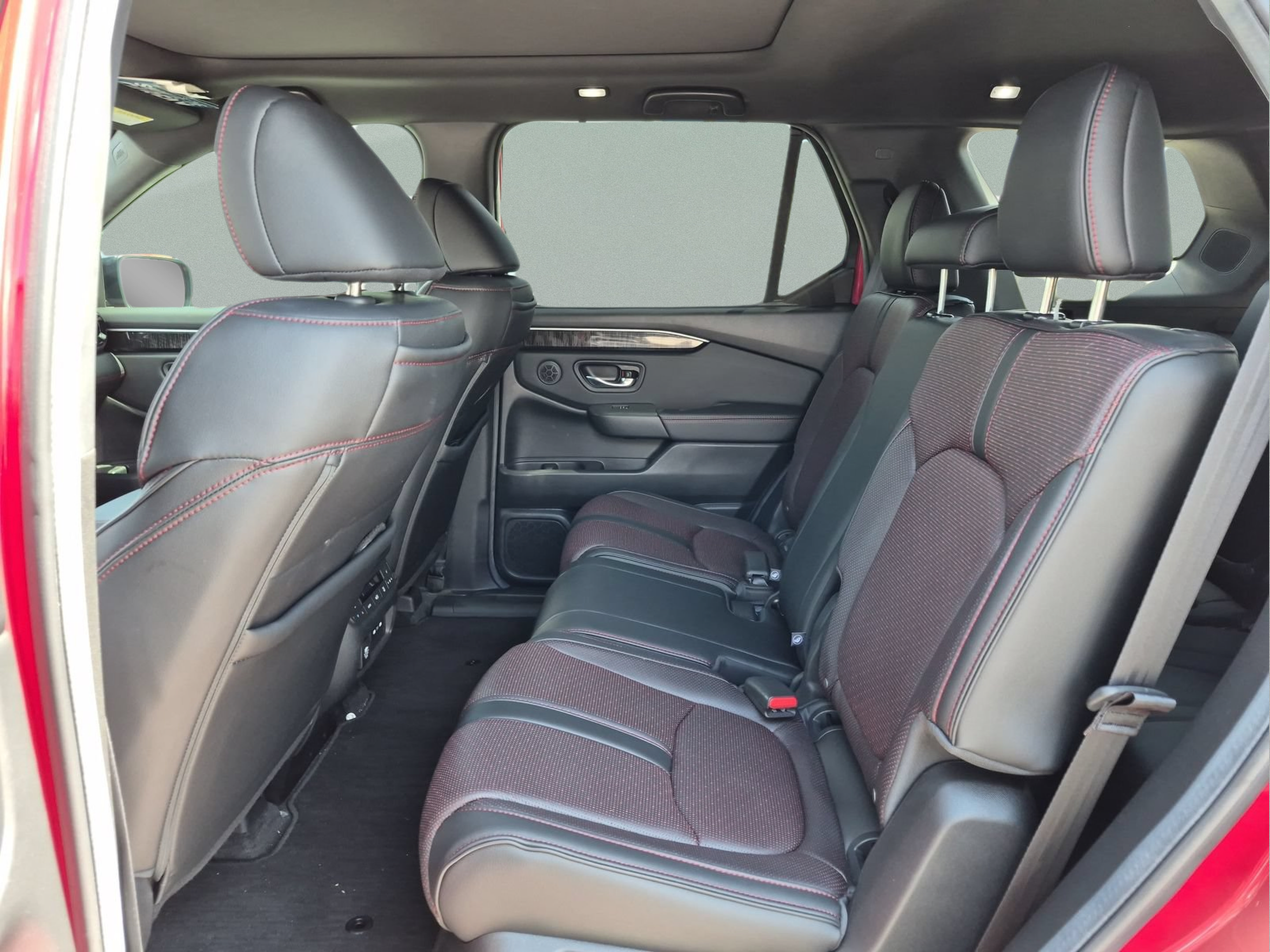 2025 Honda Pilot Black Edition - Photo 18