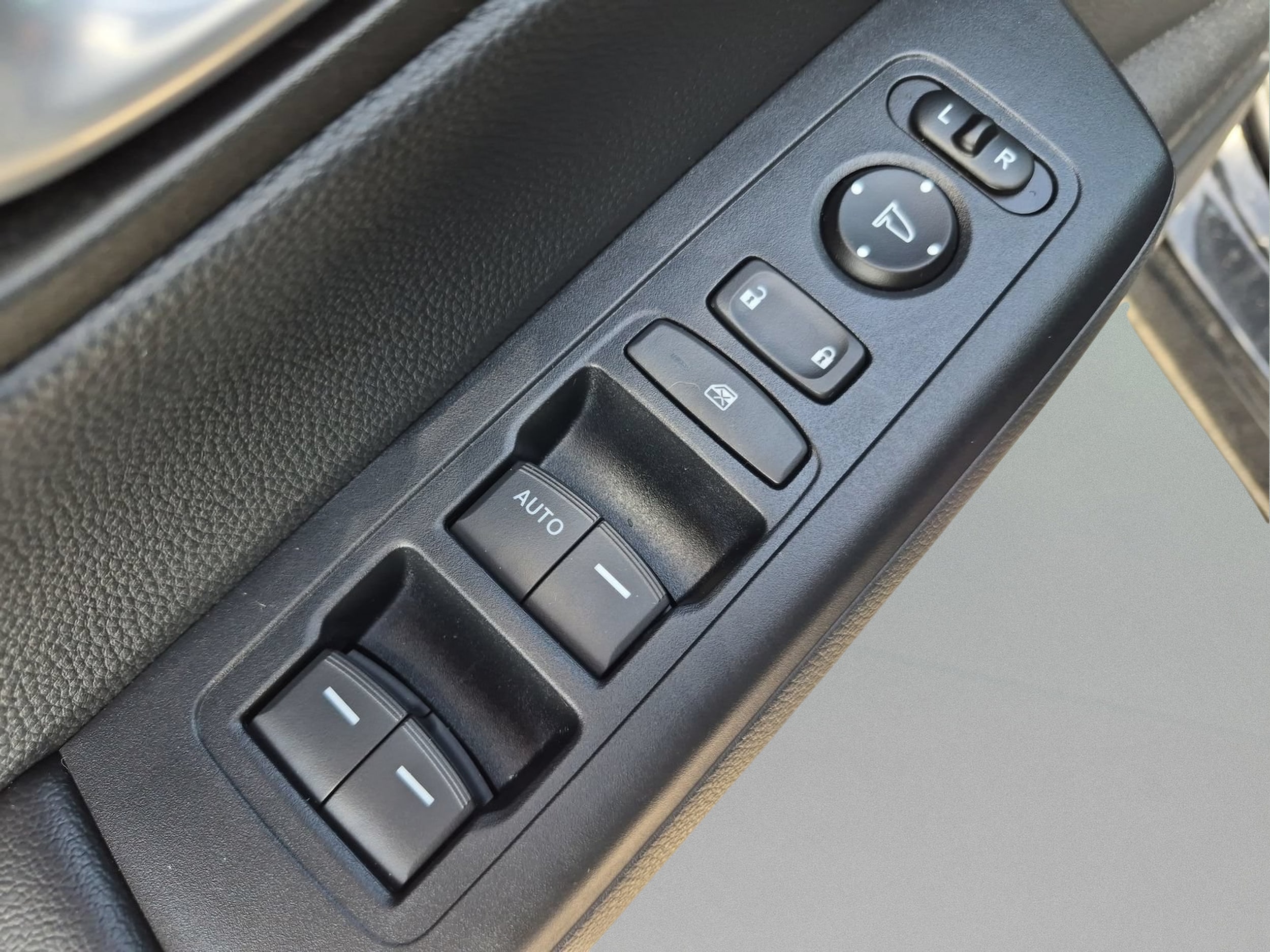 2024 Honda CR-V LX - Photo 17