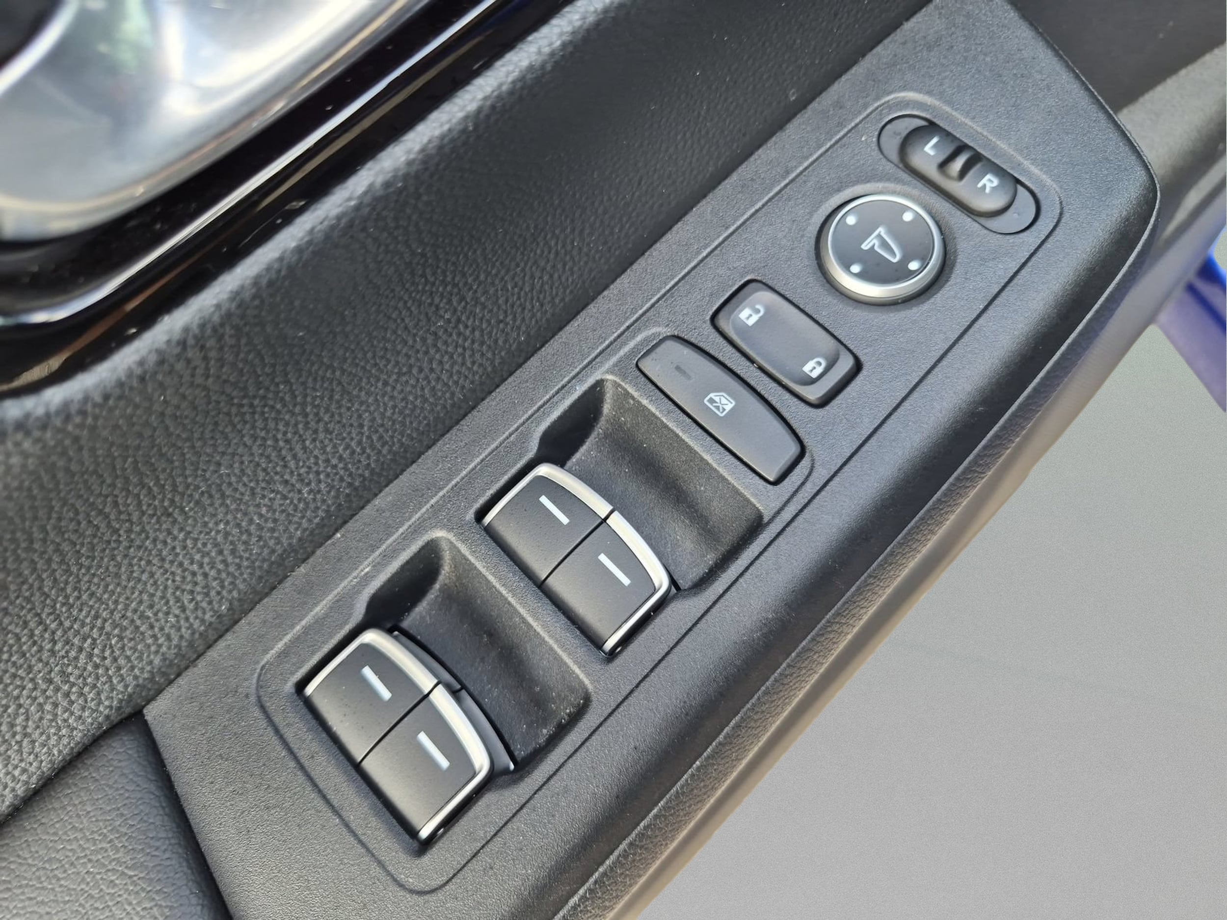 2025 Honda CR-V EX-L - Photo 17