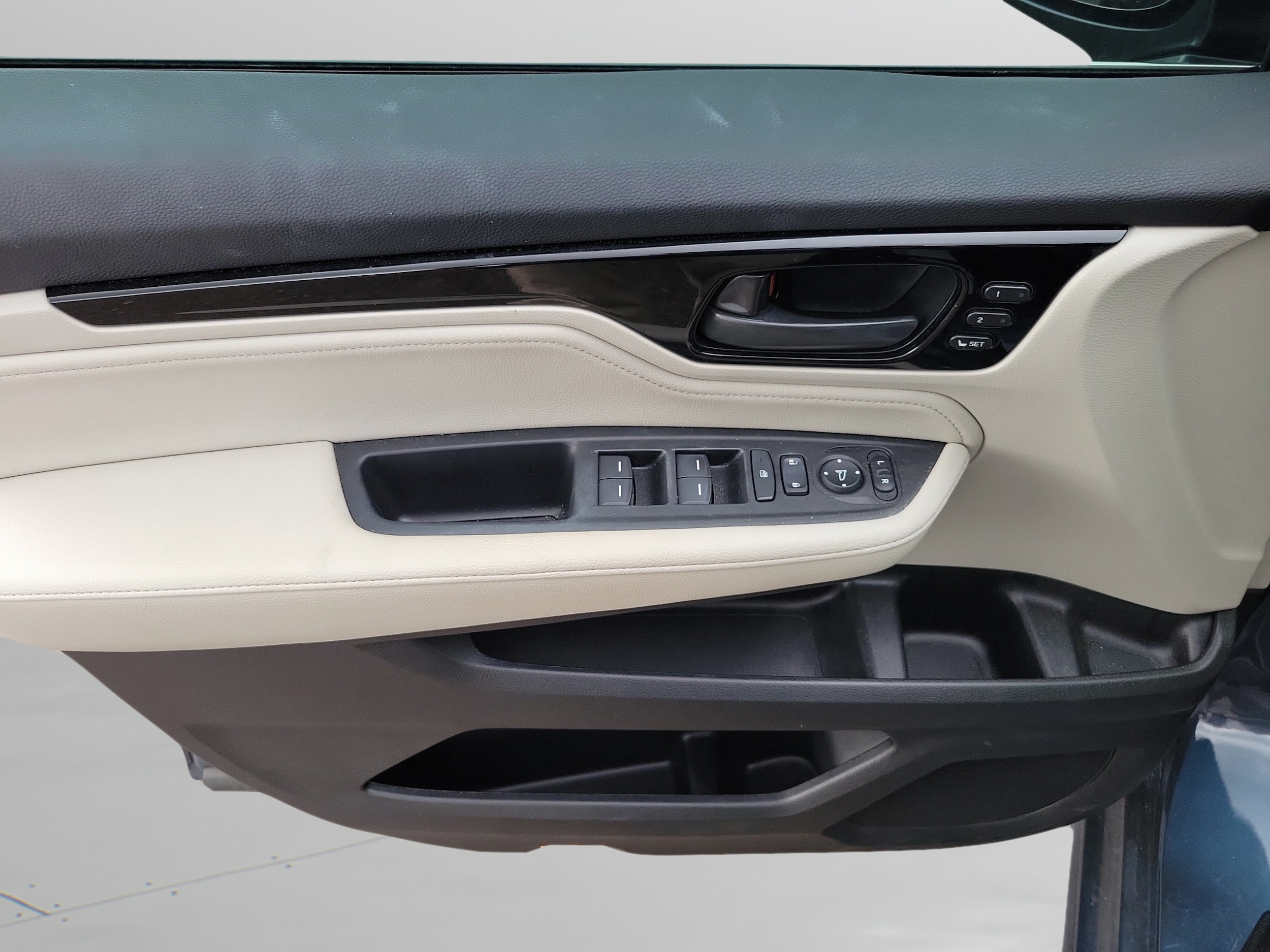 2025 Honda Odyssey Touring - Photo 24