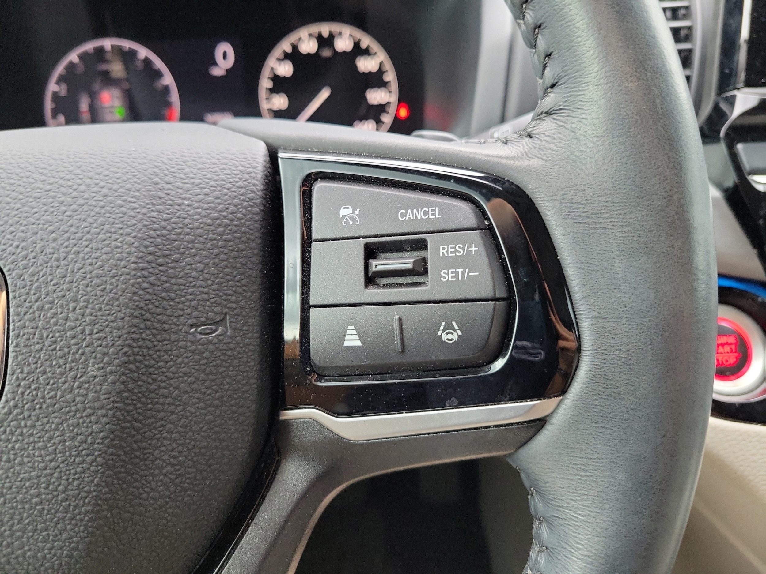2025 Honda Odyssey Touring - Photo 32