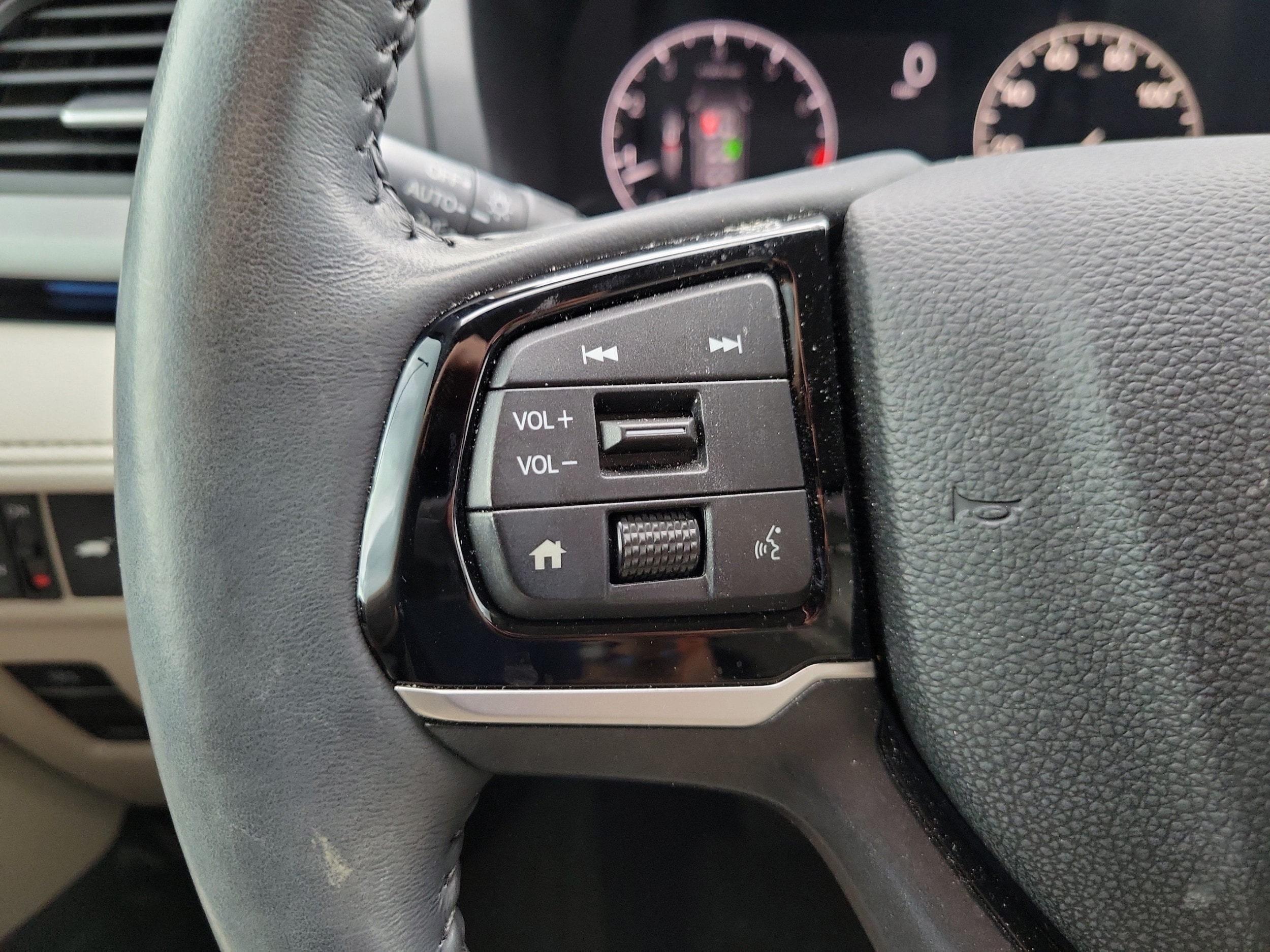 2025 Honda Odyssey Touring - Photo 31
