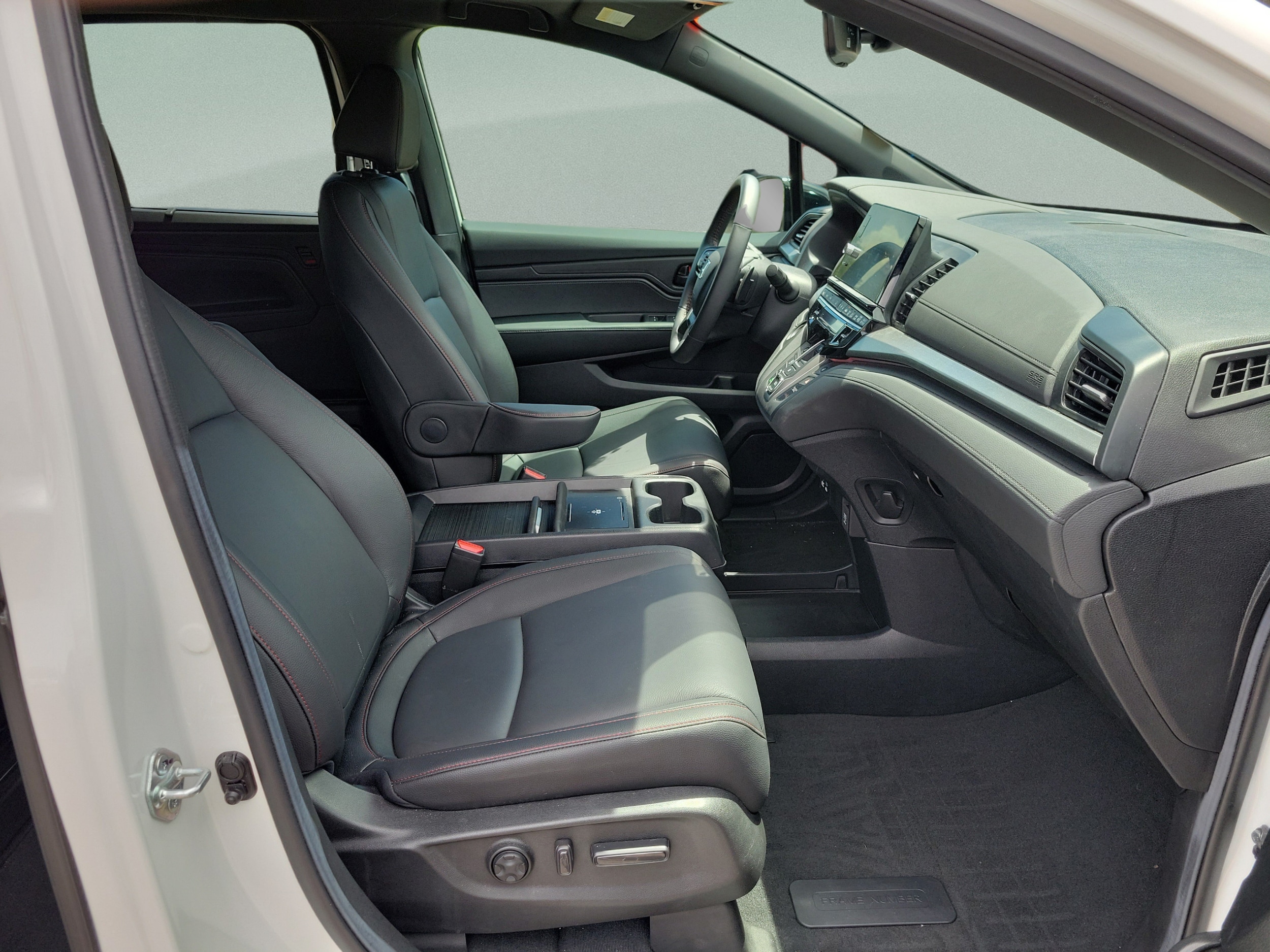2026 Honda Odyssey Sport L - Photo 19